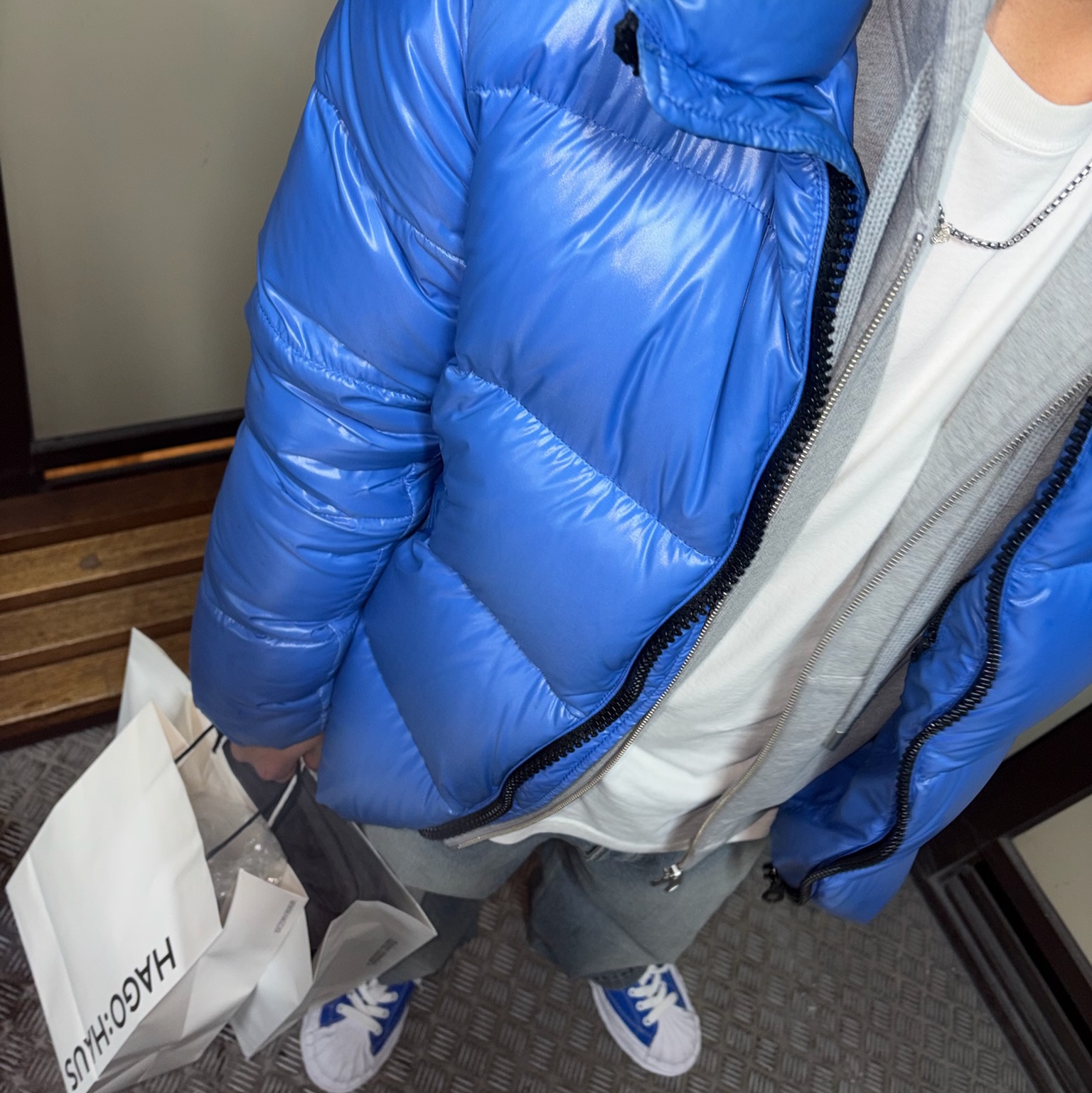 Ader Error Sig; TRS/BL Tag Hoodie Zip-Up 02 Grey, Maison Mihara Yasuhiro Blakey OG Sole Canvas Low-top Sneakers CL Blue 착용 스타일 - 3