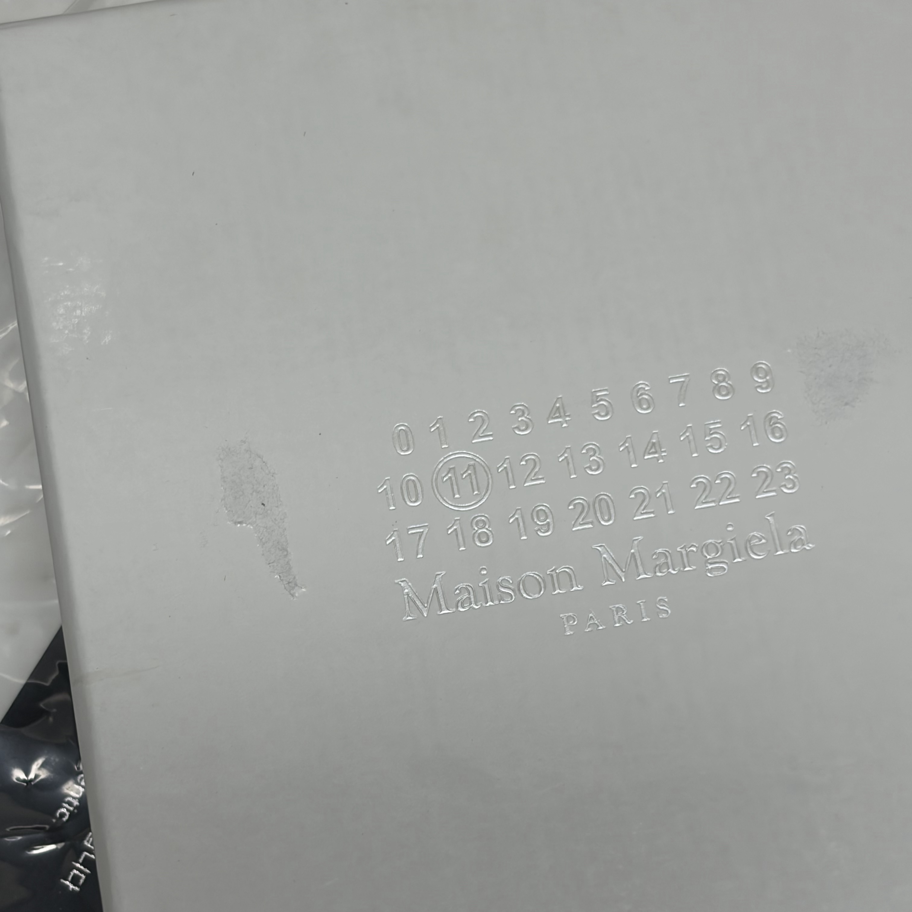 Maison Margiela Leather Bi-Fold Card Holder Black 착용 스타일 - 2
