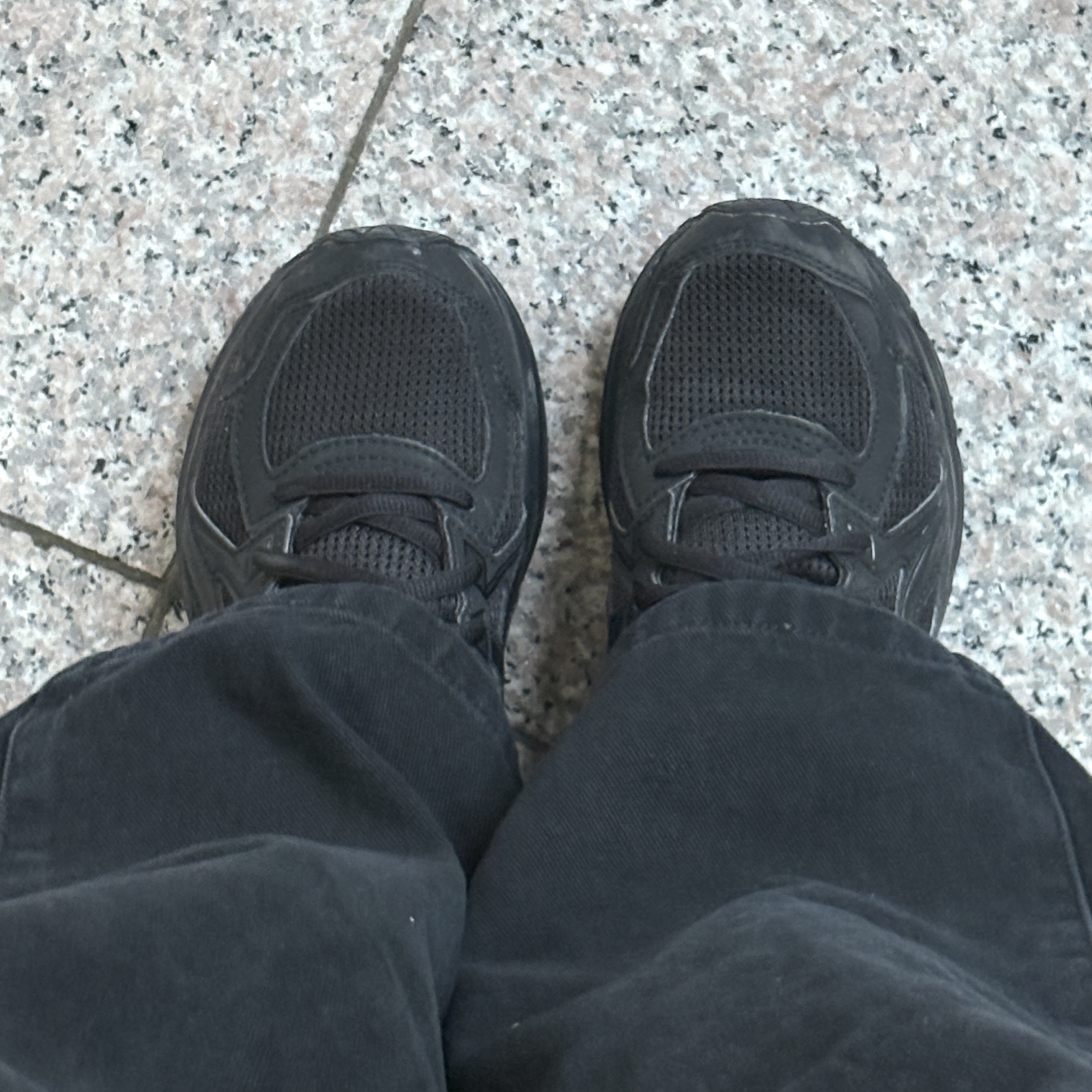 Asics Jog 100 2 Black 착용 스타일 - 1