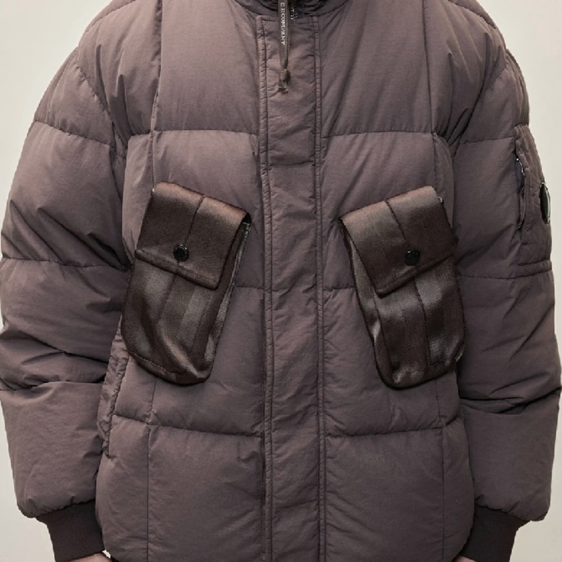 C.P. Company Flatt Nylon Short Down Jacket Purple Dove - 24FW 착용 스타일