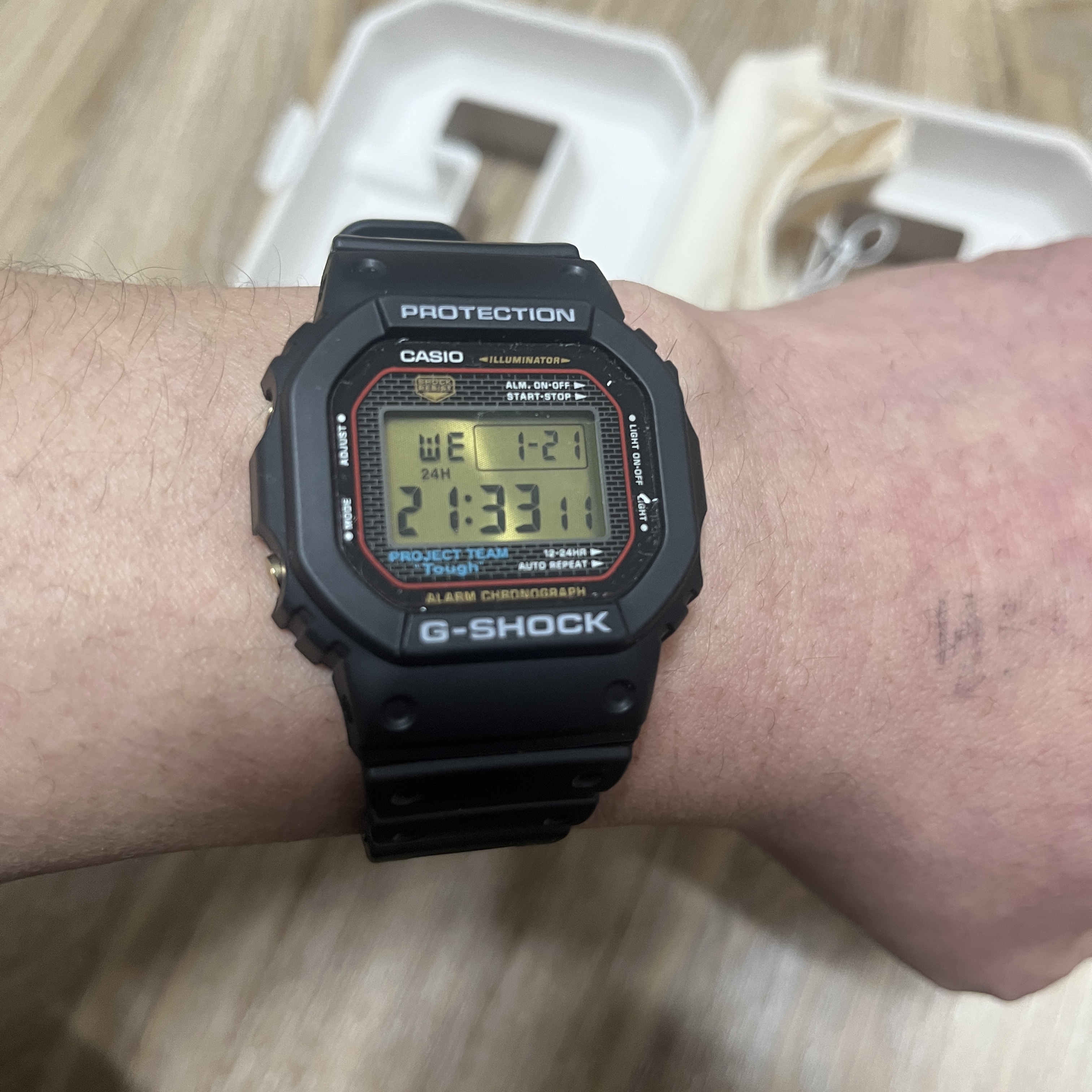 Casio G-Shock 40th Anniversary Recrystallized Series DW-5040PG-1 착용 스타일 - 3