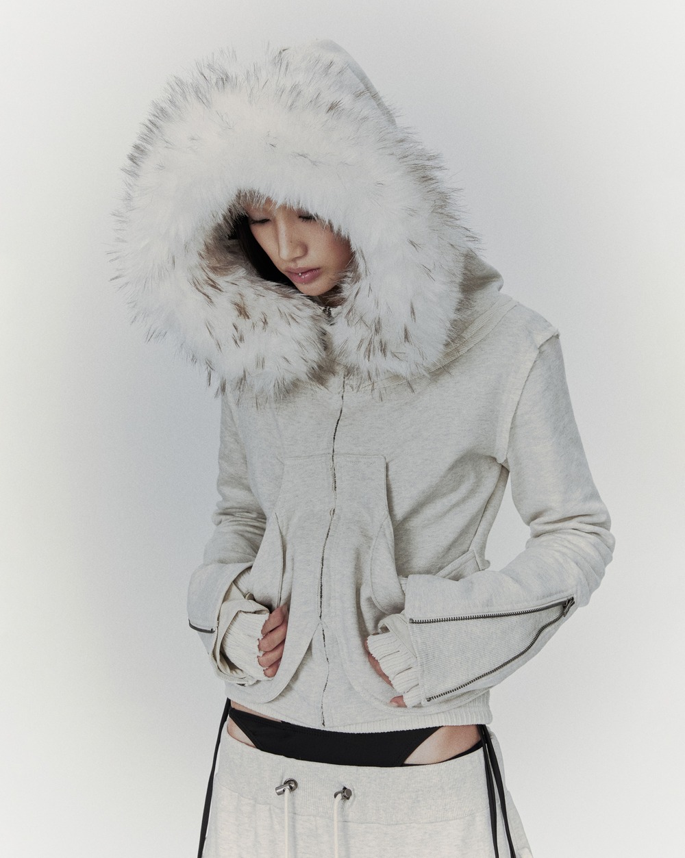 (W) 보니앤키예 디스트레스드 심 퍼 후드집업 오트밀((W) bonienkiye Distressed Seam Fur Hood Zip-Up Oatmeal) - 5