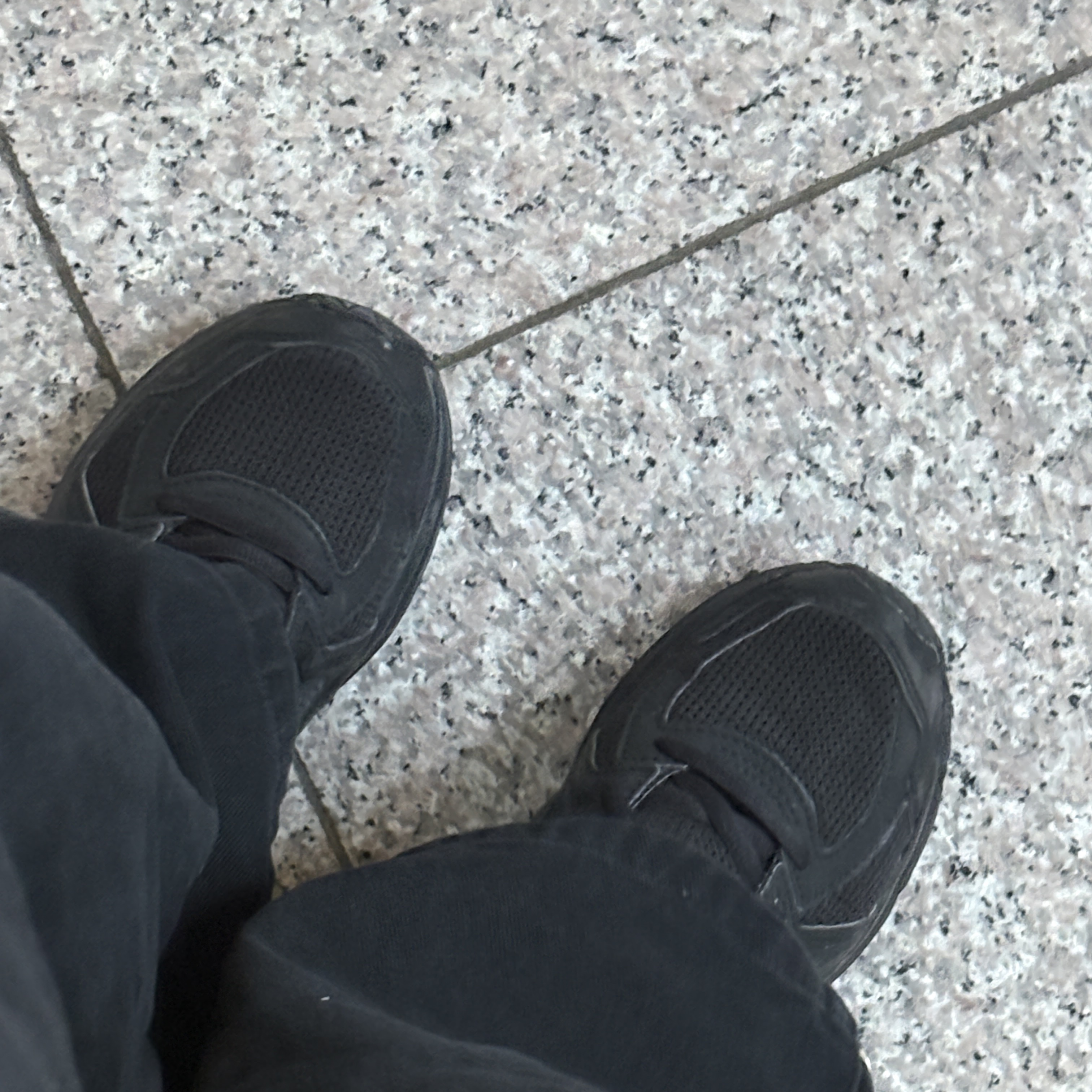 Asics Jog 100 2 Black 착용 스타일 - 2