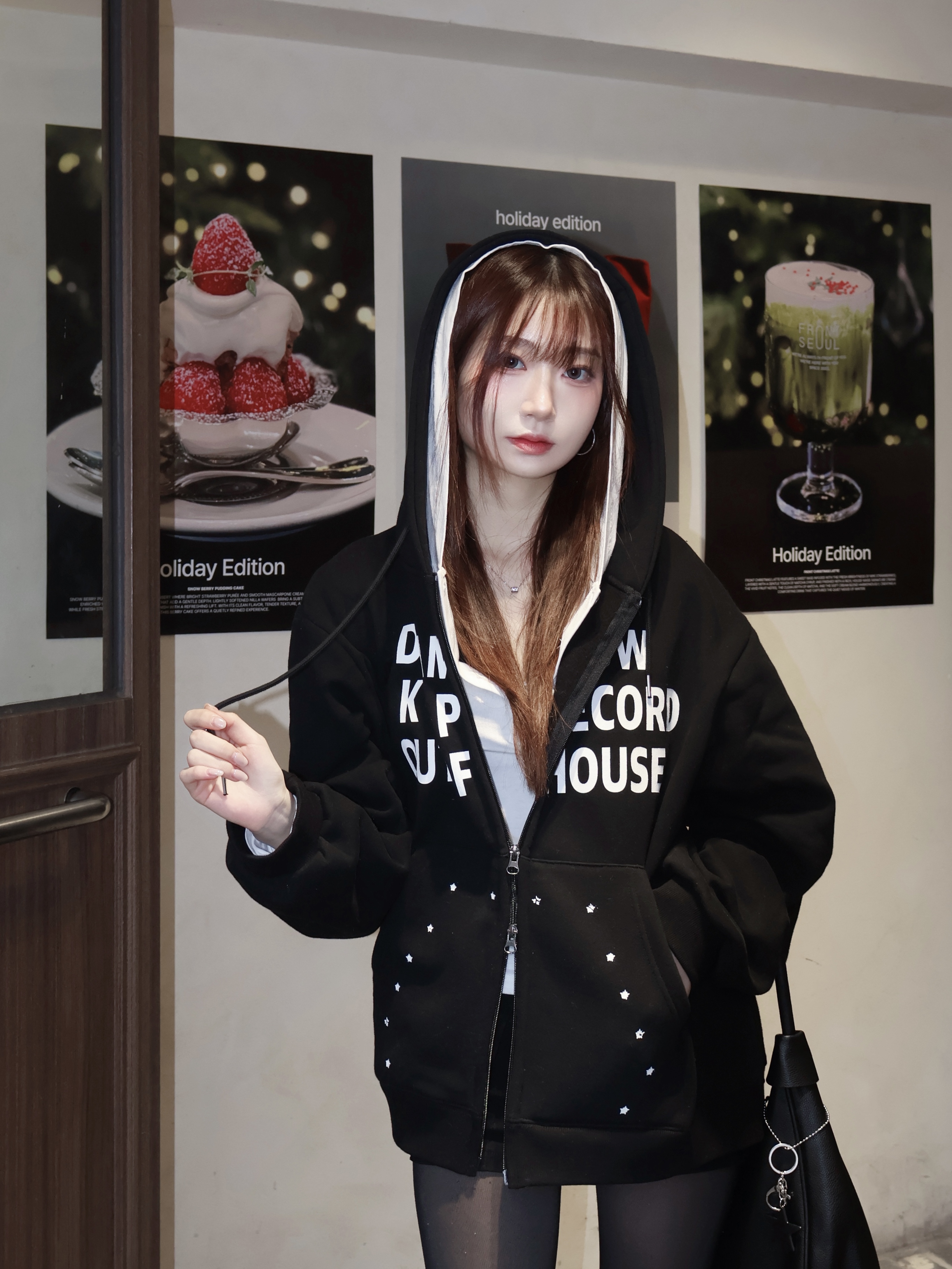 SLOW RECORD HOUSE Typo Star Hood Zip-up Black 착용 스타일 - 2
