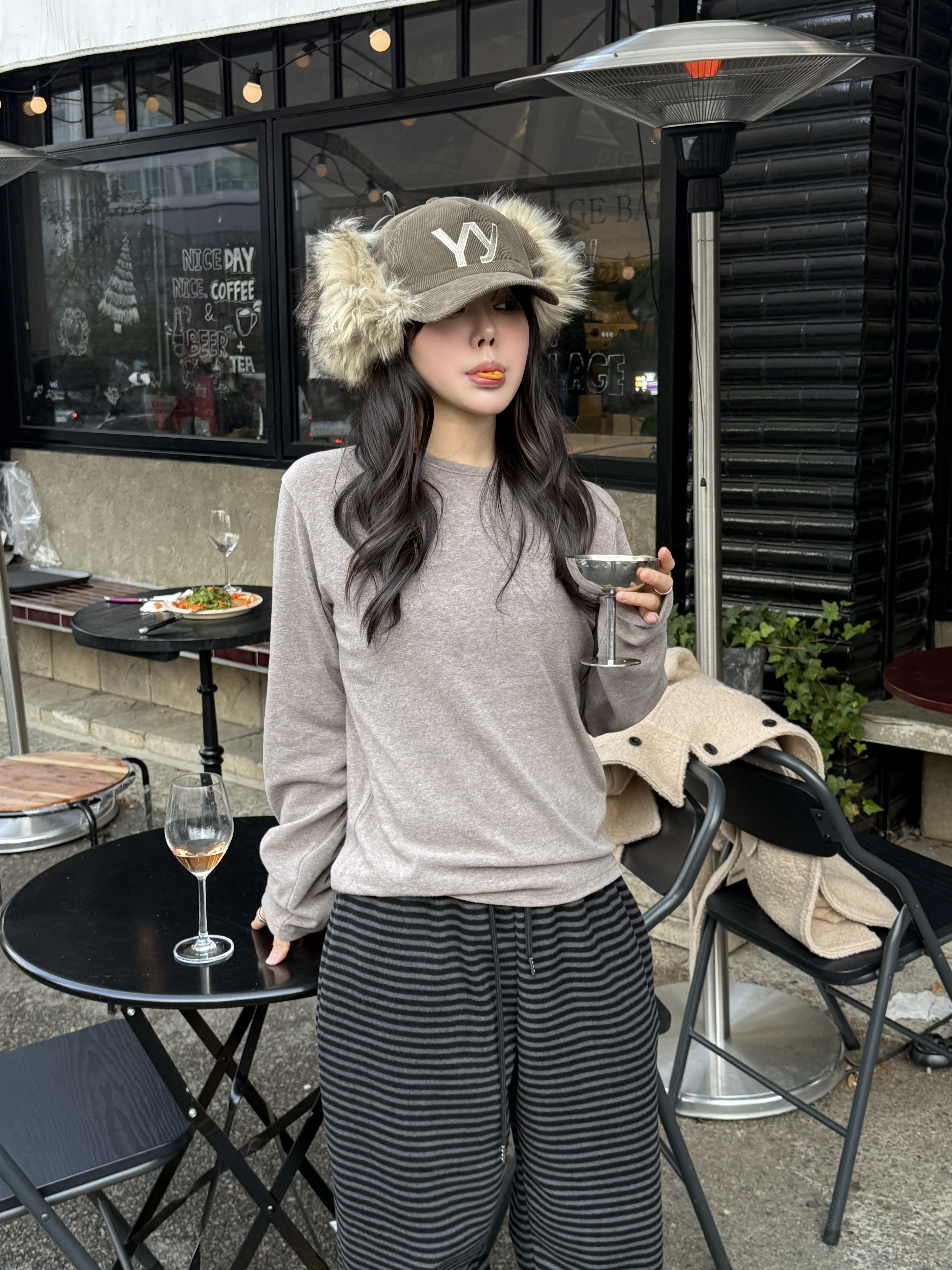Open Yy Faux Fur Corduroy Earflap Cap Khaki 착용 스타일 - 5