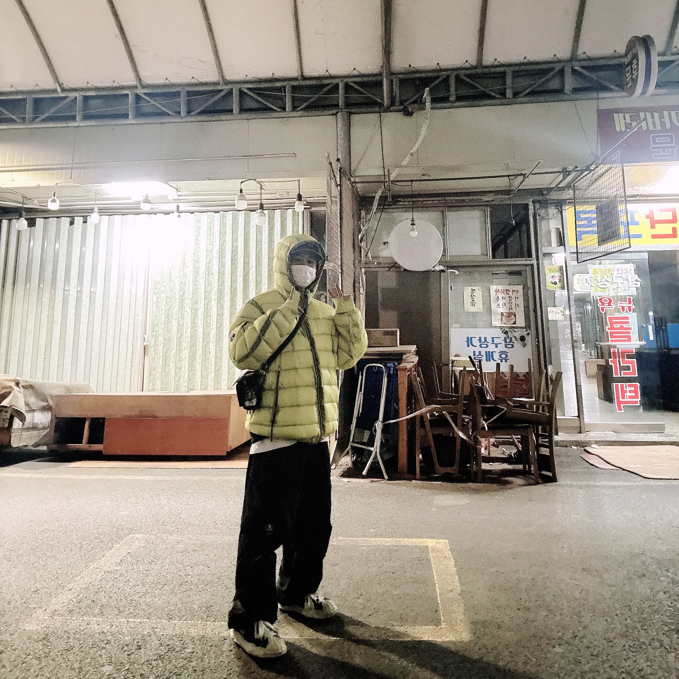 C.P. Company D.D. Shell Hooded Down Jacket Green Sheen Yellow - 25FW, Maison Mihara Yasuhiro Blakey VL OG Sole Canvas Low-top Sneakers Black 착용 스타일