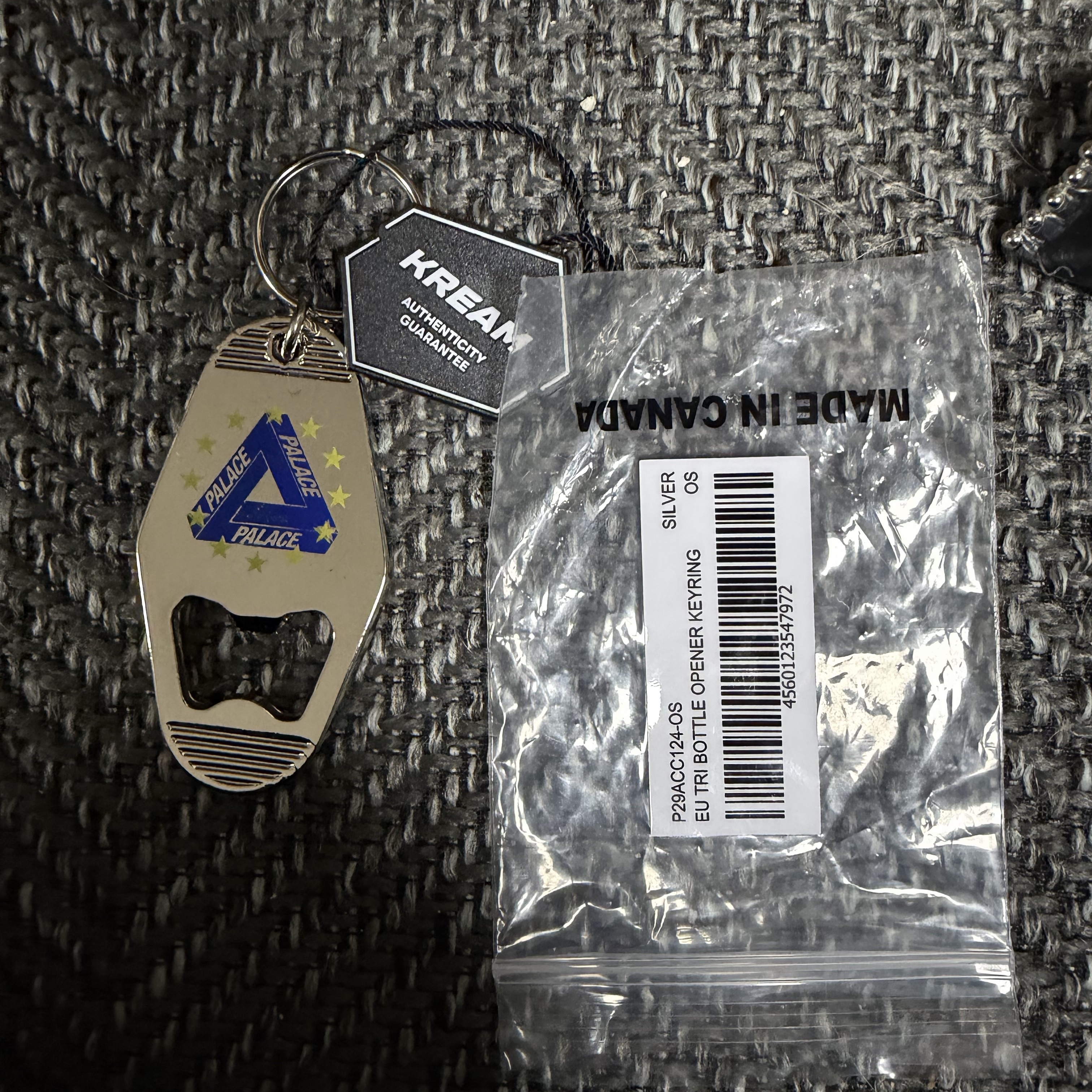 Palace EU Tri Bottle Opener Keyring Silver - 25FW 착용 스타일
