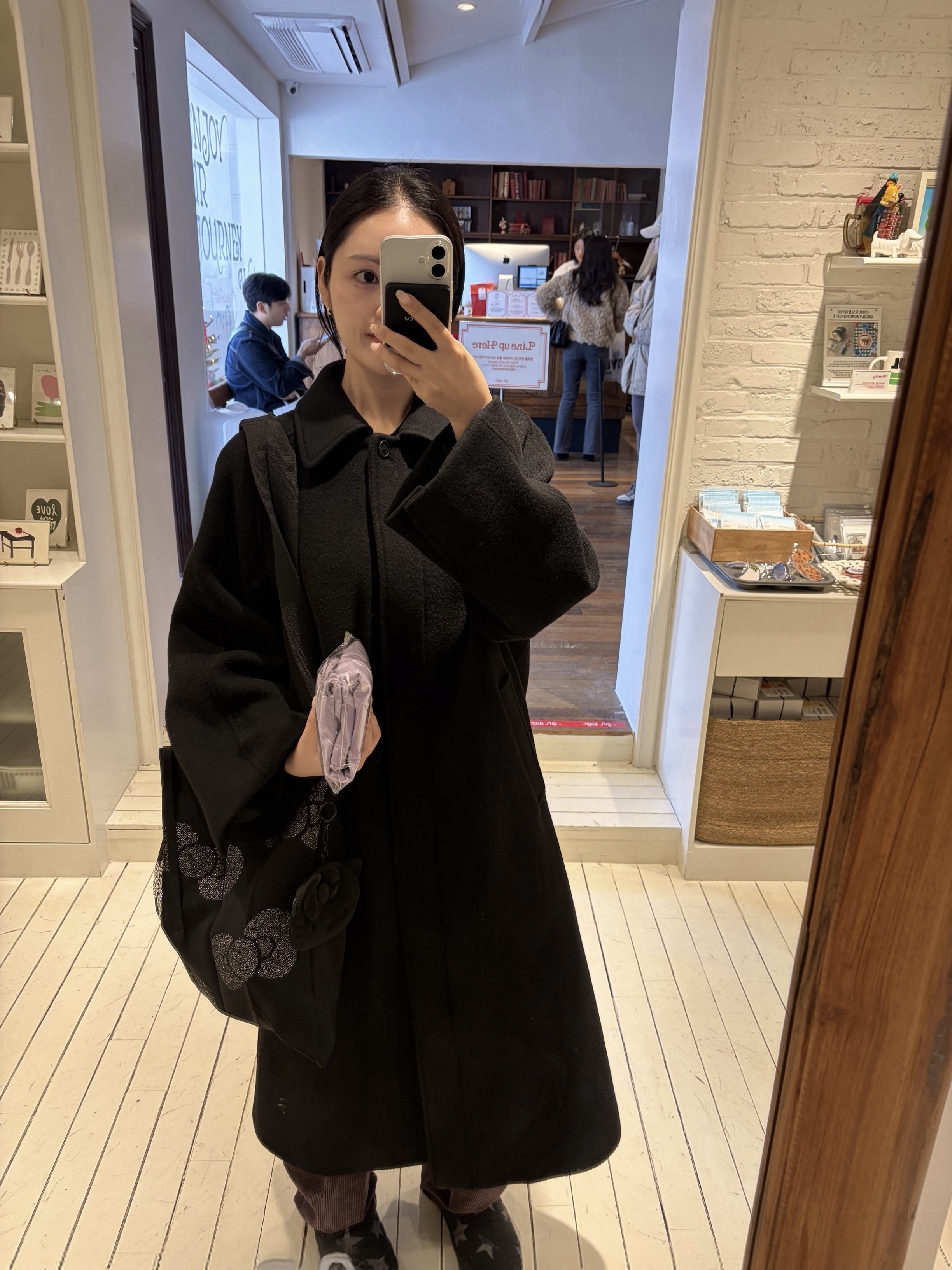 Subu Packable Exclusive Black, Joseph&Stacey Haze Mini Pouch Hello Kitty Black 착용 스타일 - 2