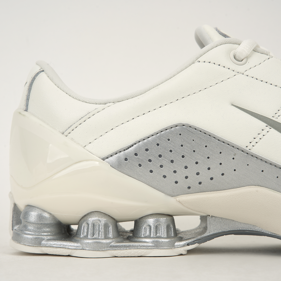 (W) 나이키 토탈 90 샥스 마지아 세일 앤 메탈릭 실버((W) Nike Total 90 Shox Magia Sail and Metallic Silver) - 8