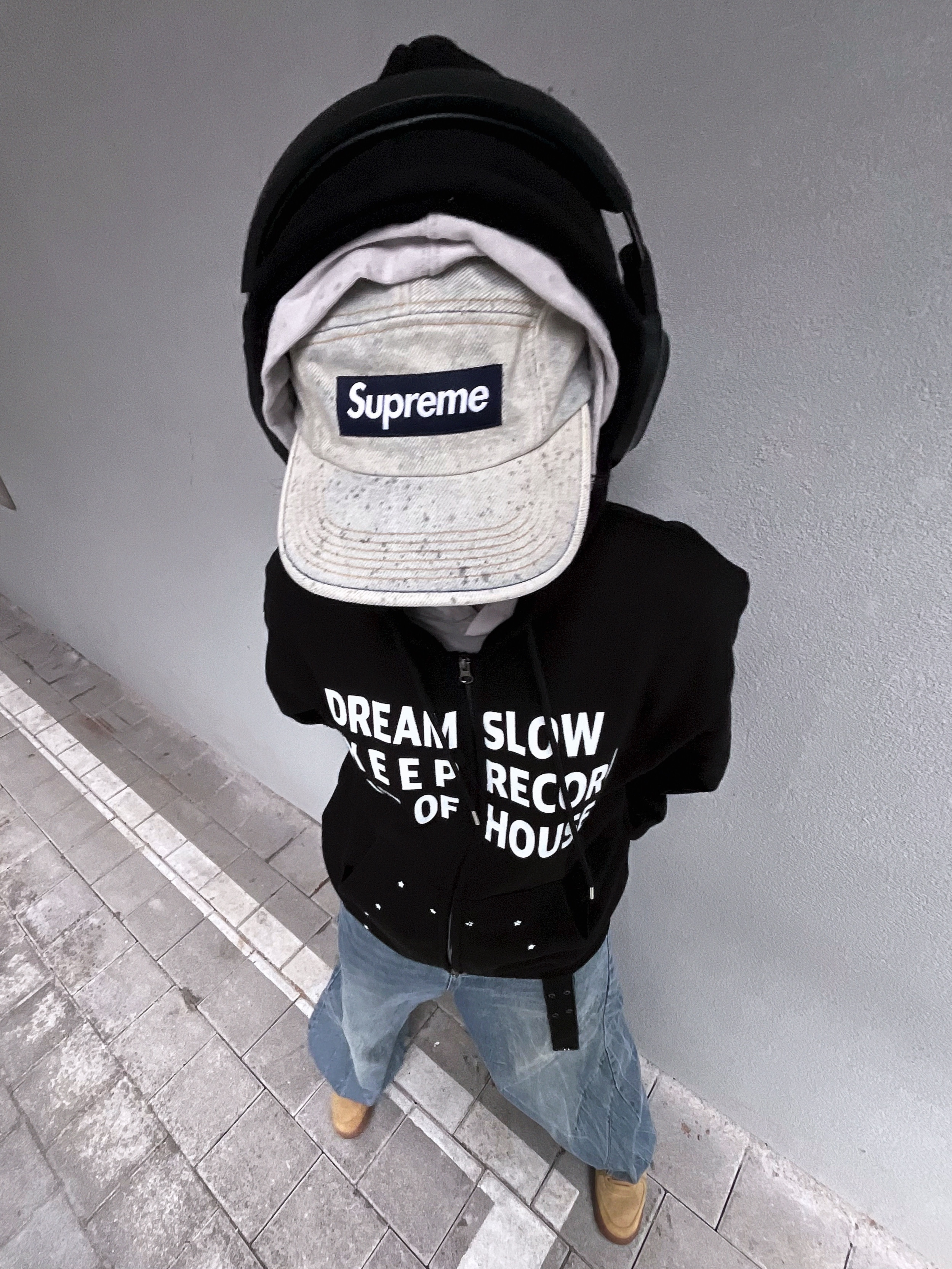 SLOW RECORD HOUSE Typo Star Hood Zip-up Black 착용 스타일 - 5