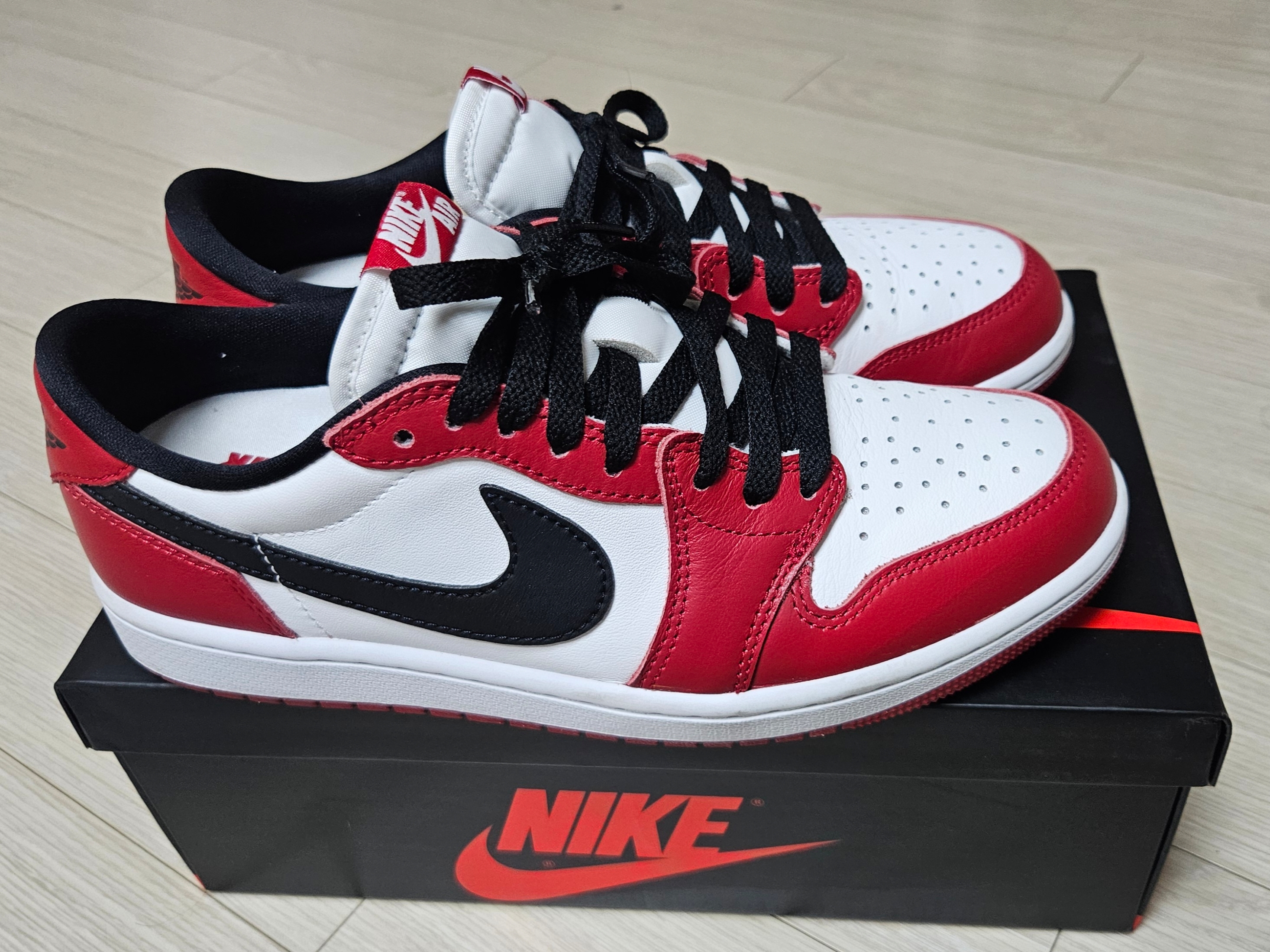 Jordan 1 Retro Low OG Chicago 착용 스타일 - 4