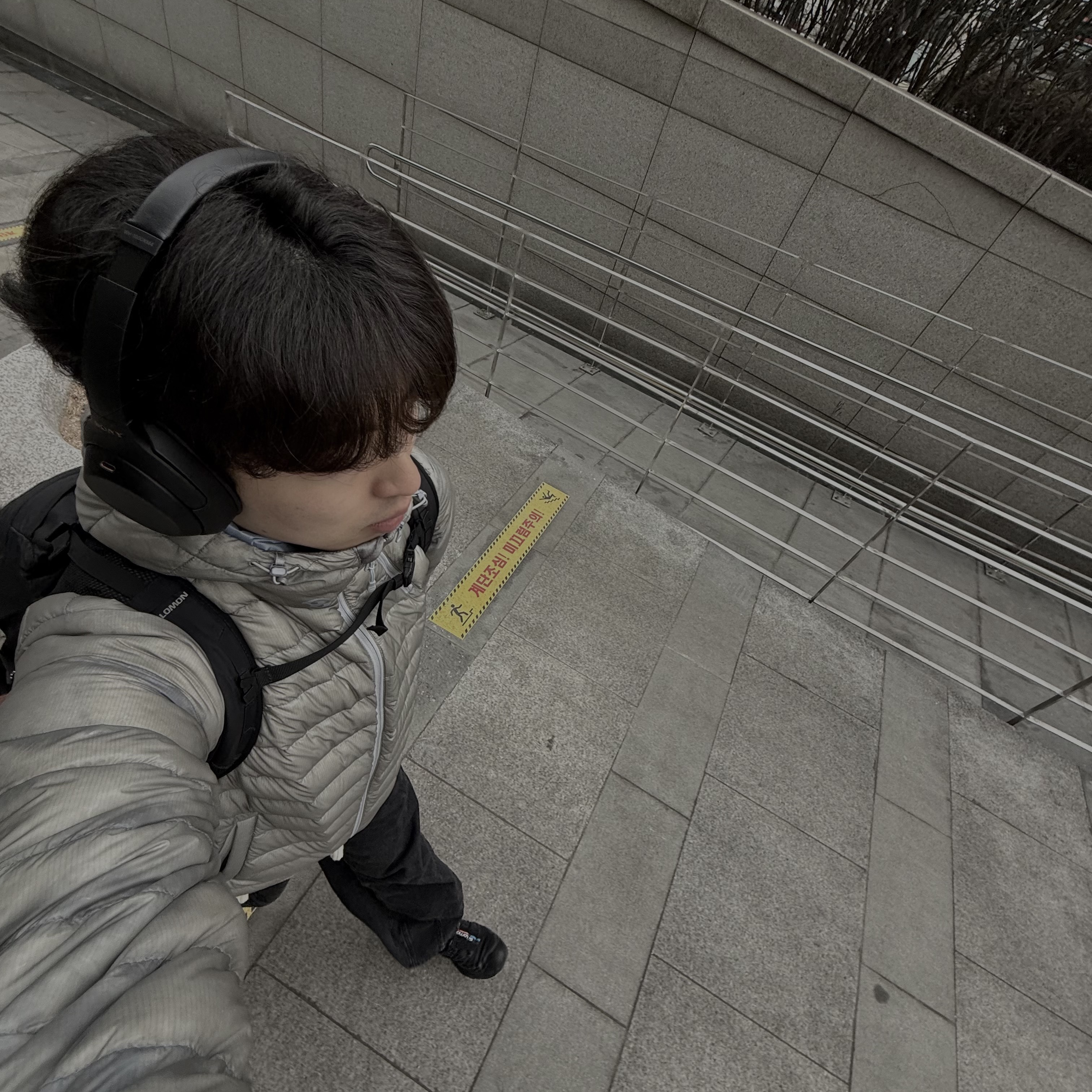 Sansan Gear Suffix Puffer Jacket Grey_25FW 착용 스타일