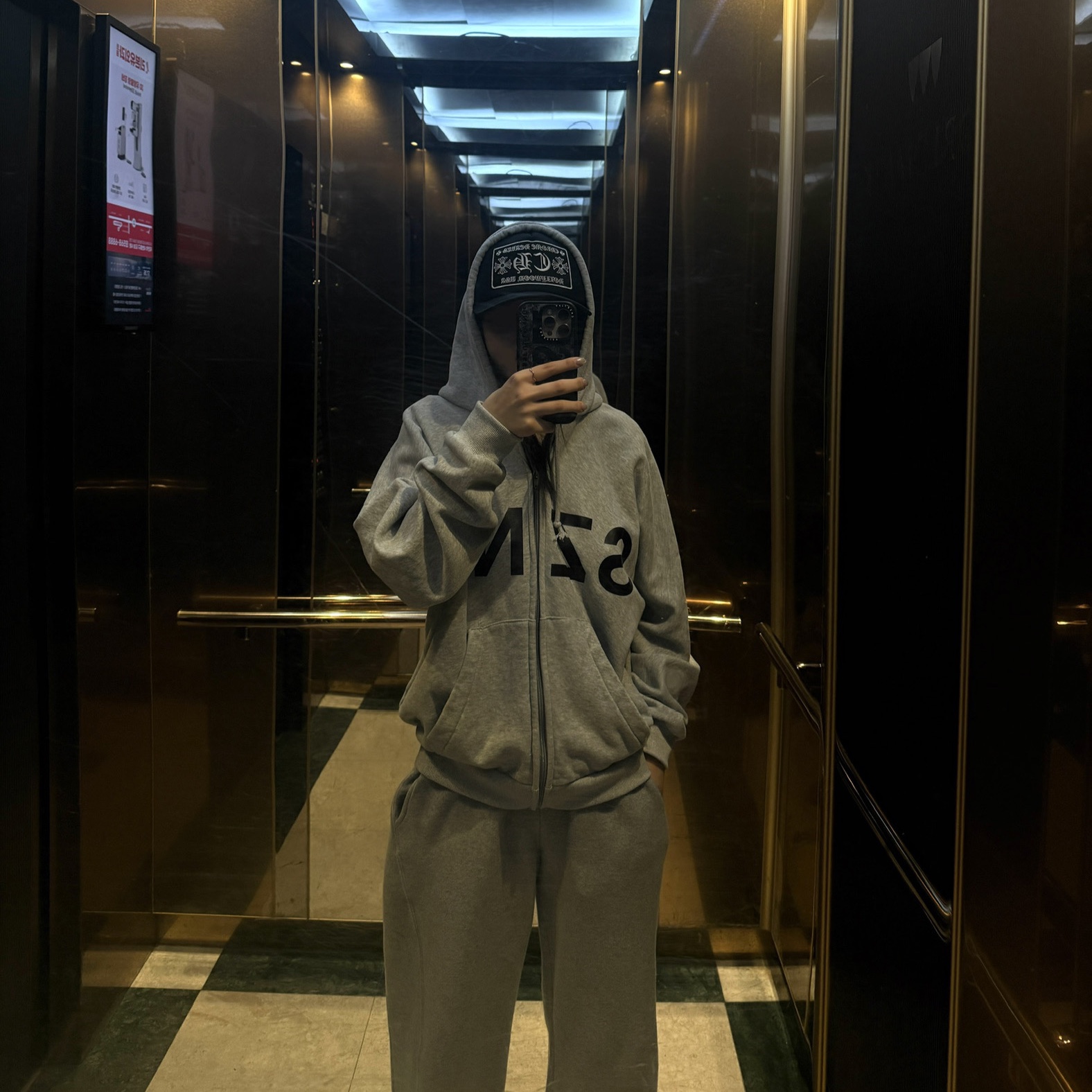 Yeezy HD-10 Grey - Korea Limited, Chrome Hearts CH Hollywood Trucker Hat Black 착용 스타일 - 1