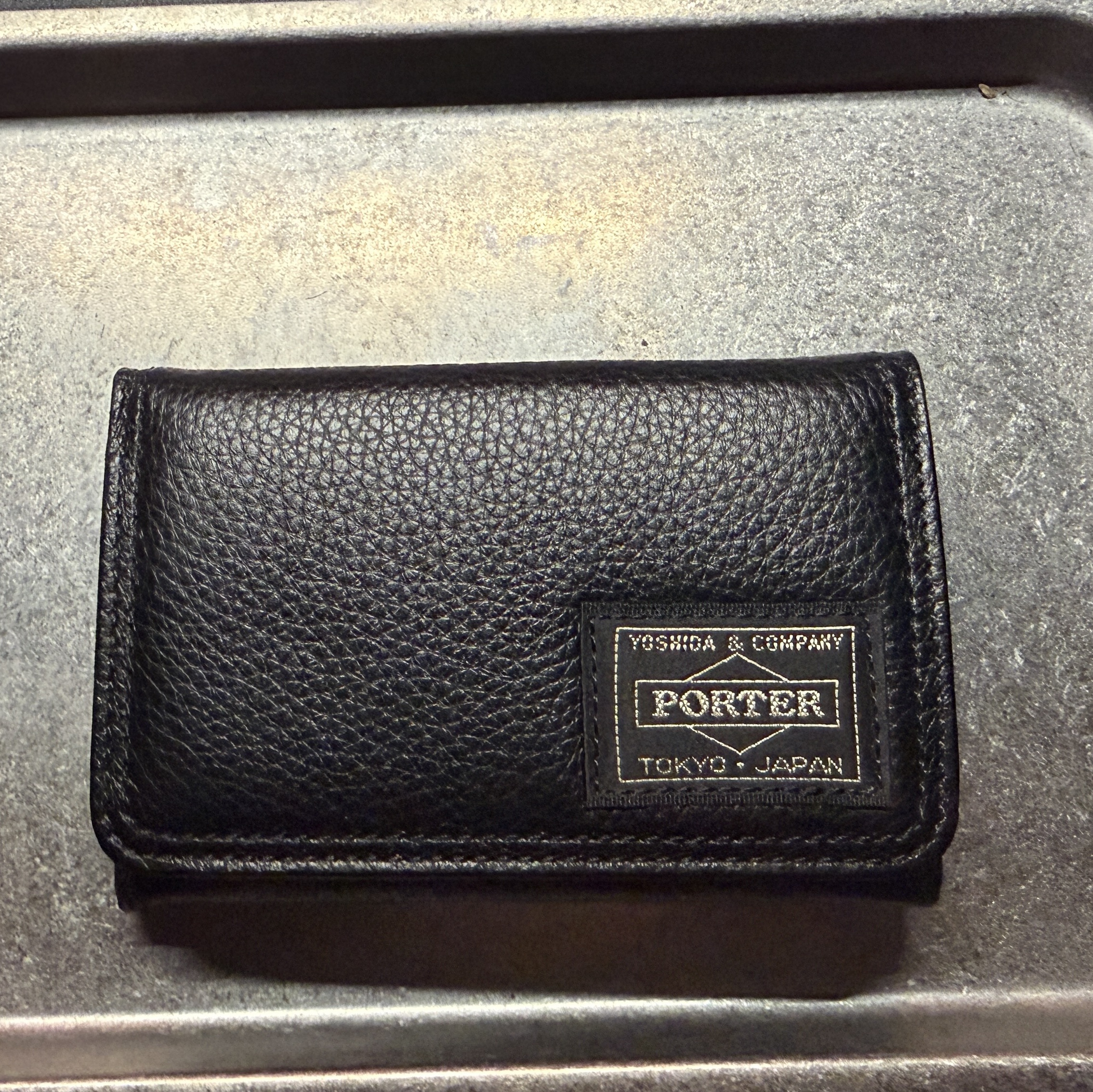 Porter Calm Card Case Black 착용 스타일 - 1