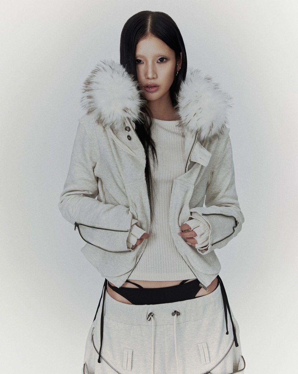 (W) 보니앤키예 디스트레스드 심 퍼 후드집업 오트밀((W) bonienkiye Distressed Seam Fur Hood Zip-Up Oatmeal) - 4