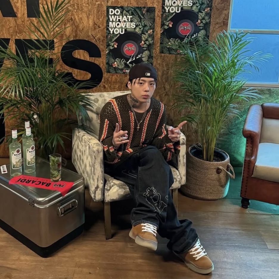 Stussy x Patta Striped Loose Gauge Sweater Olive, Stussy x Patta Big OL' Jean Black 착용 스타일