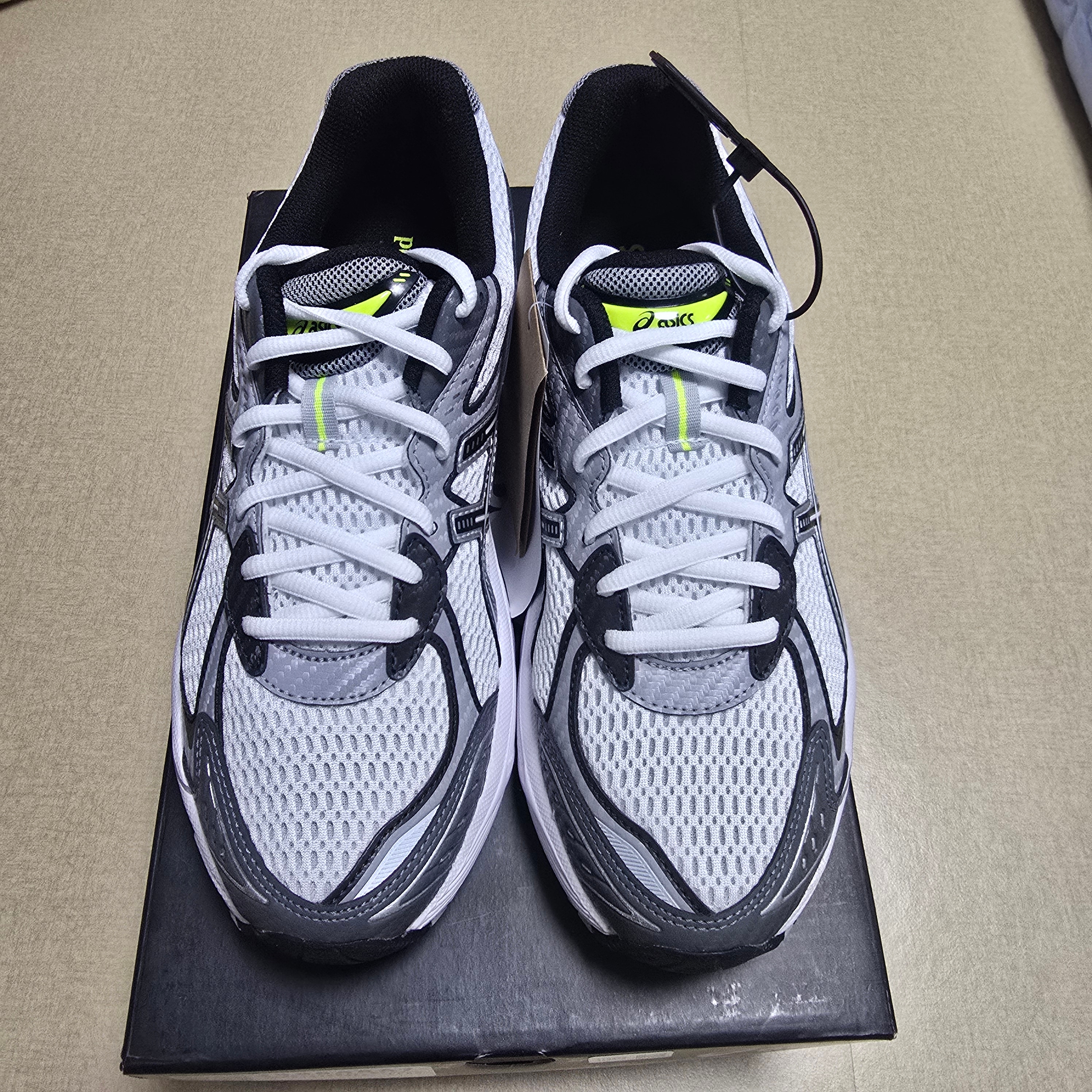 Asics x JJJJound GT-2160 White Black 착용 스타일 - 3