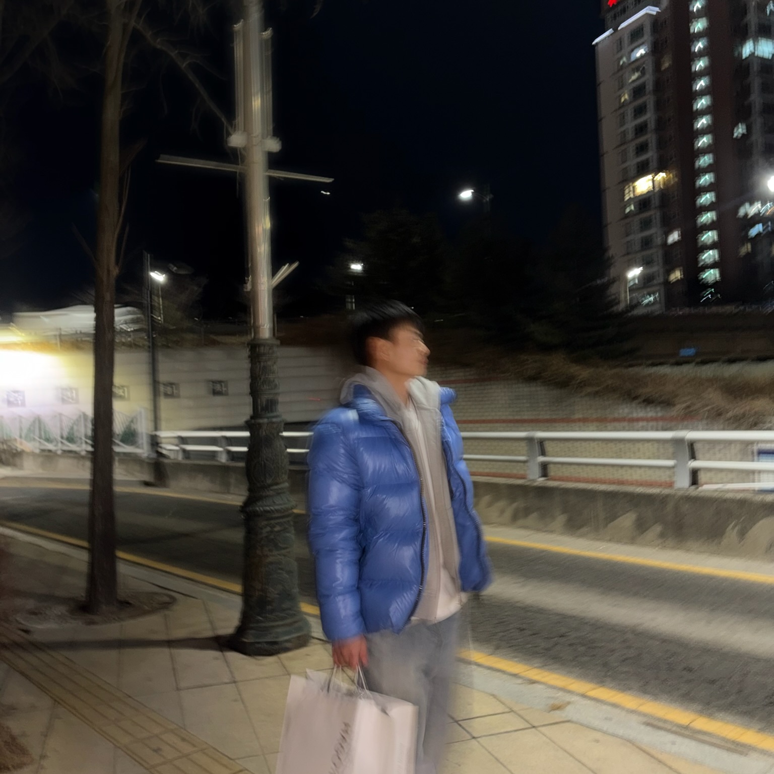 Ader Error Sig; TRS/BL Tag Hoodie Zip-Up 02 Grey, Maison Mihara Yasuhiro Blakey OG Sole Canvas Low-top Sneakers CL Blue 착용 스타일 - 4