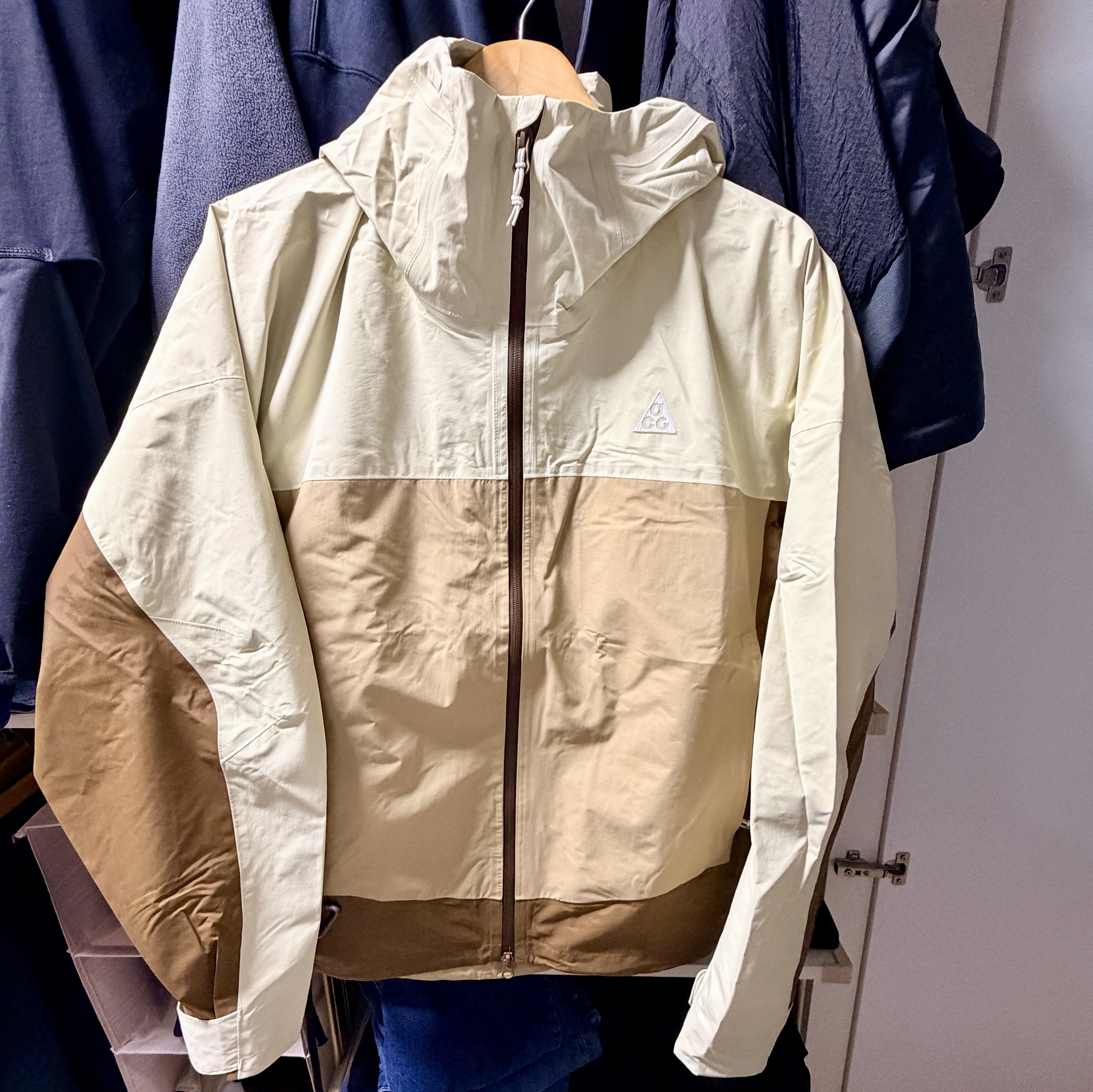 Nike ACG Morpho Storm-Fit ADV Rain Jacket Light Khaki Parachute Beige - Asia 착용 스타일 - 1
