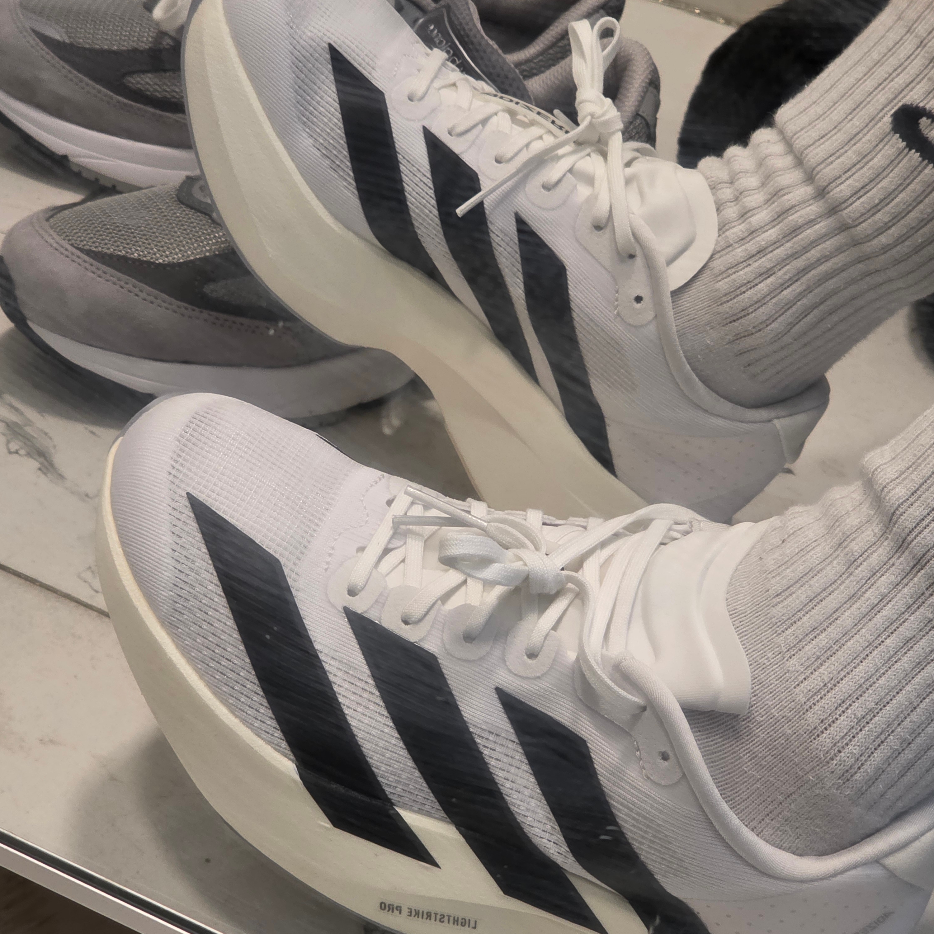 Adidas Adizero EVO SL Cloud White Core Black 착용 스타일 - 1