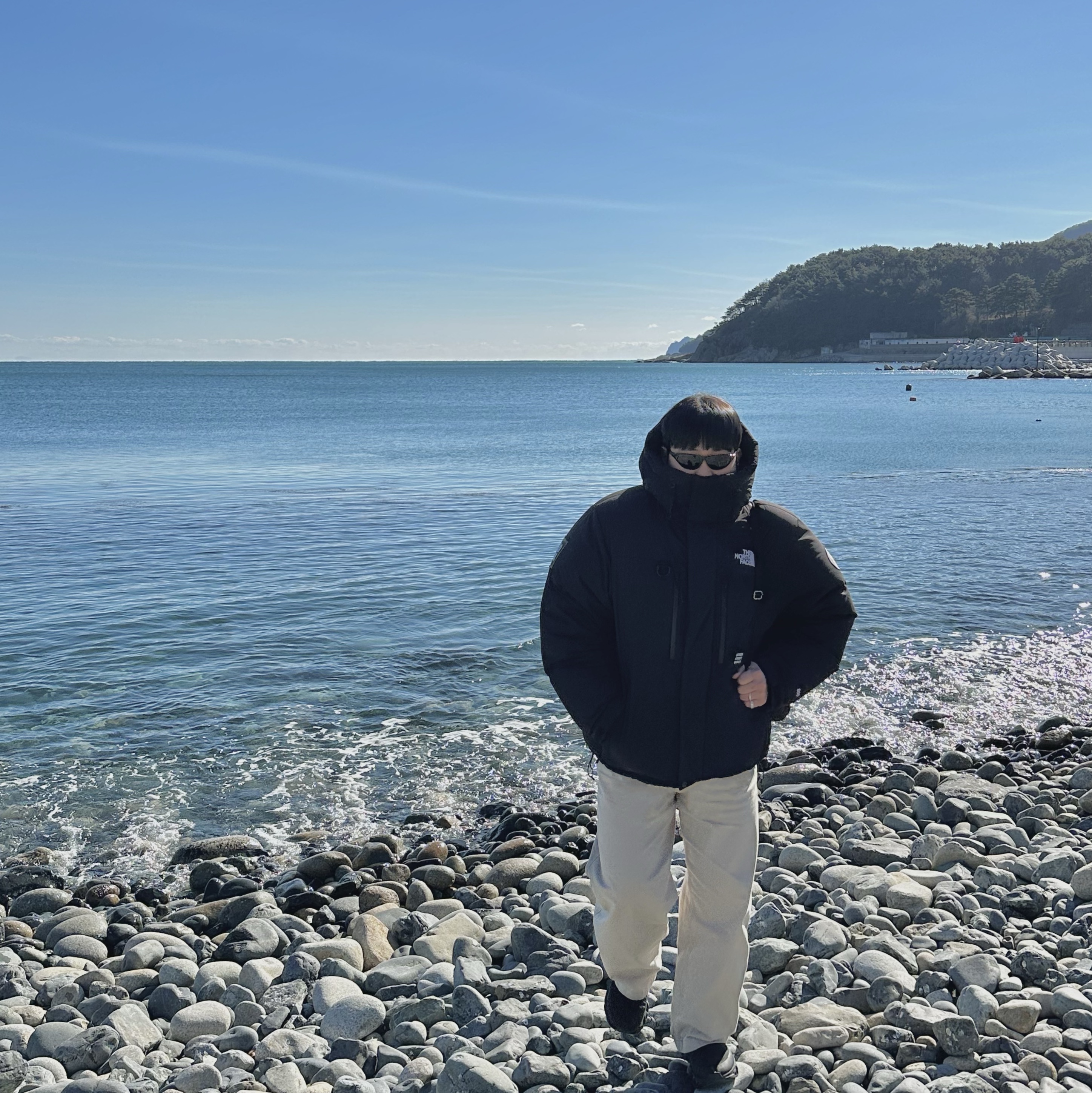 The North Face x DSM Himalayan Parka Black, On Running x Post Archive Faction (Paf) Cloudmonster 2 Black Magnet 착용 스타일