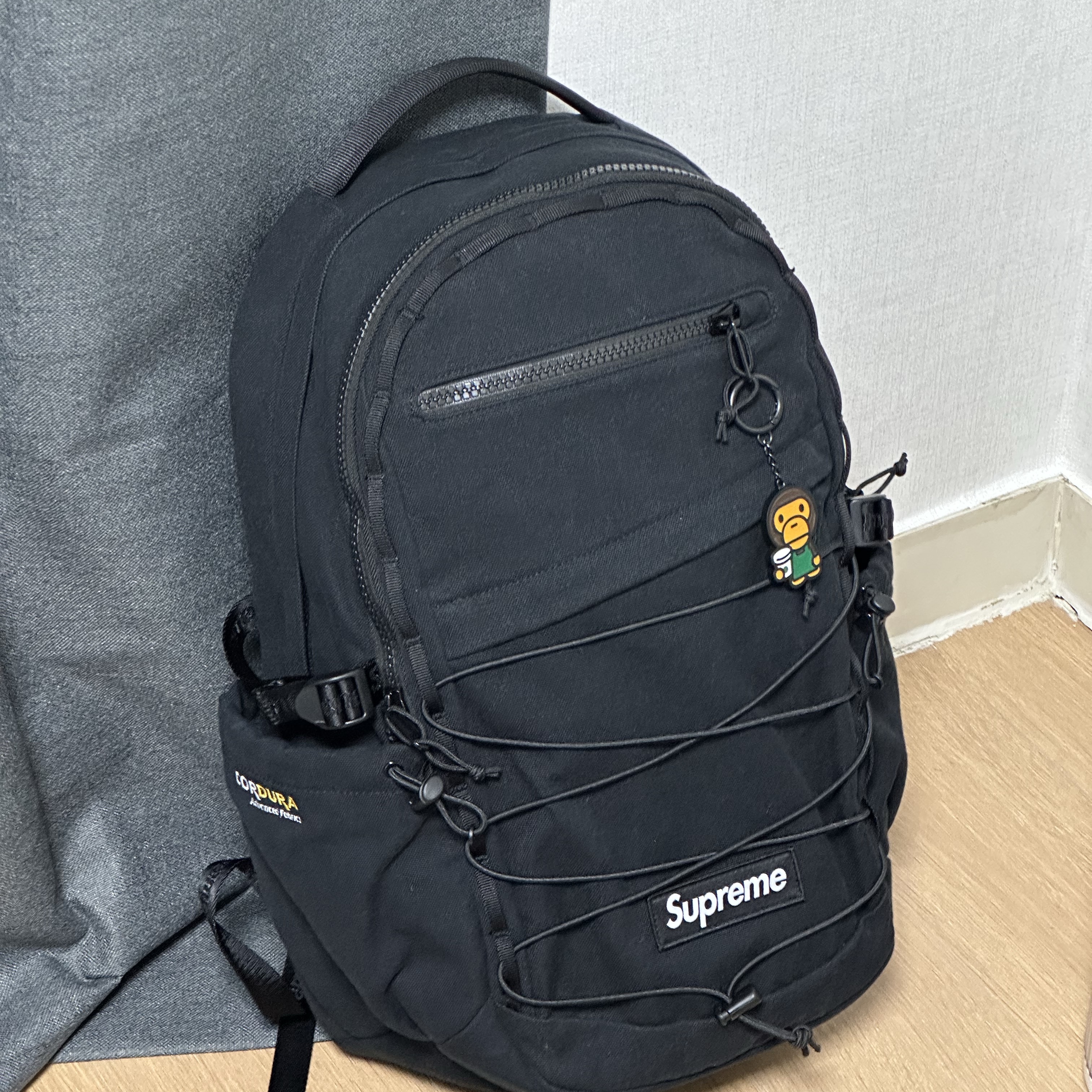 Supreme Backpack Black - 25SS 착용 스타일