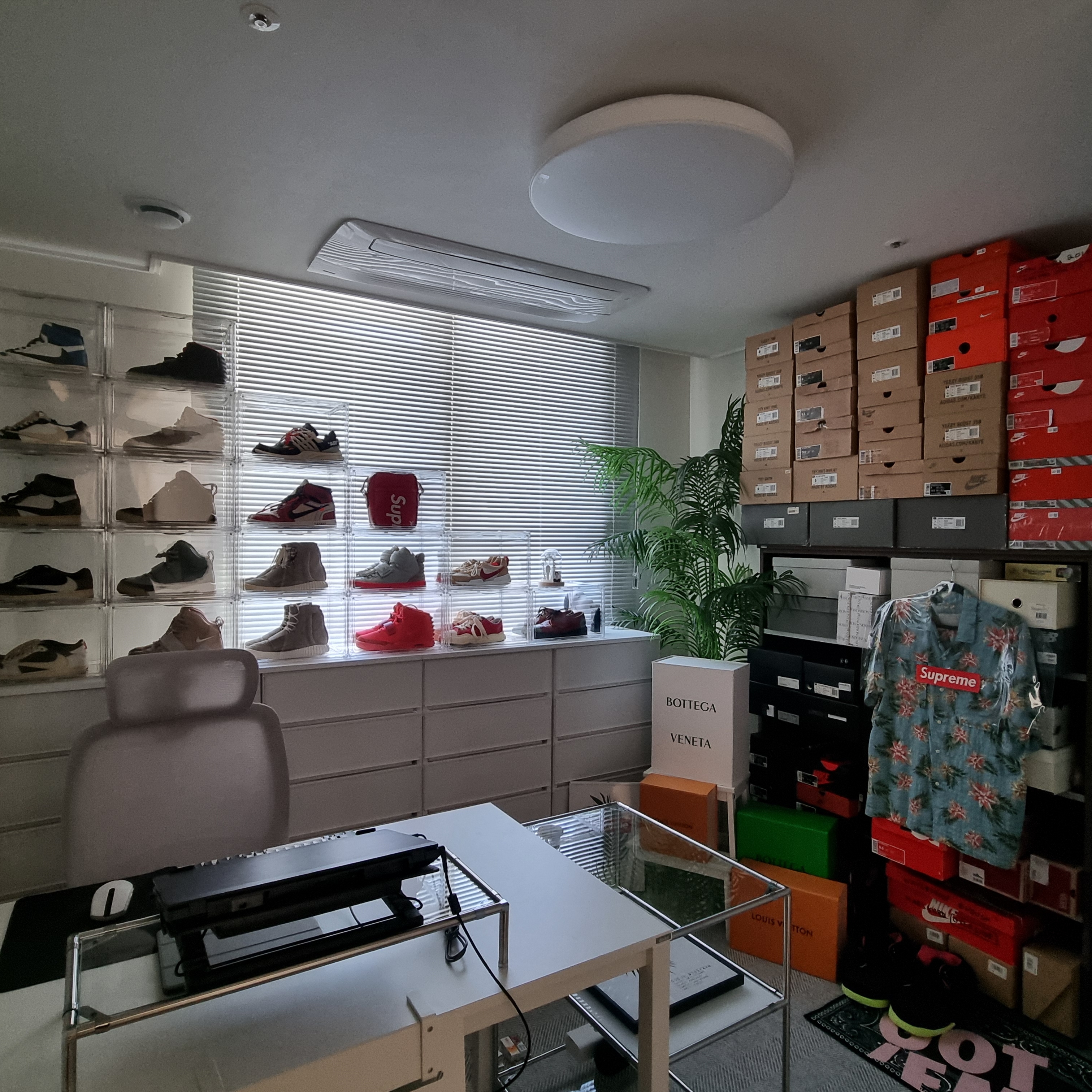 Nike Air Yeezy 2 Red October, Nike Air Yeezy 2 Solar Red 착용 스타일 - 1