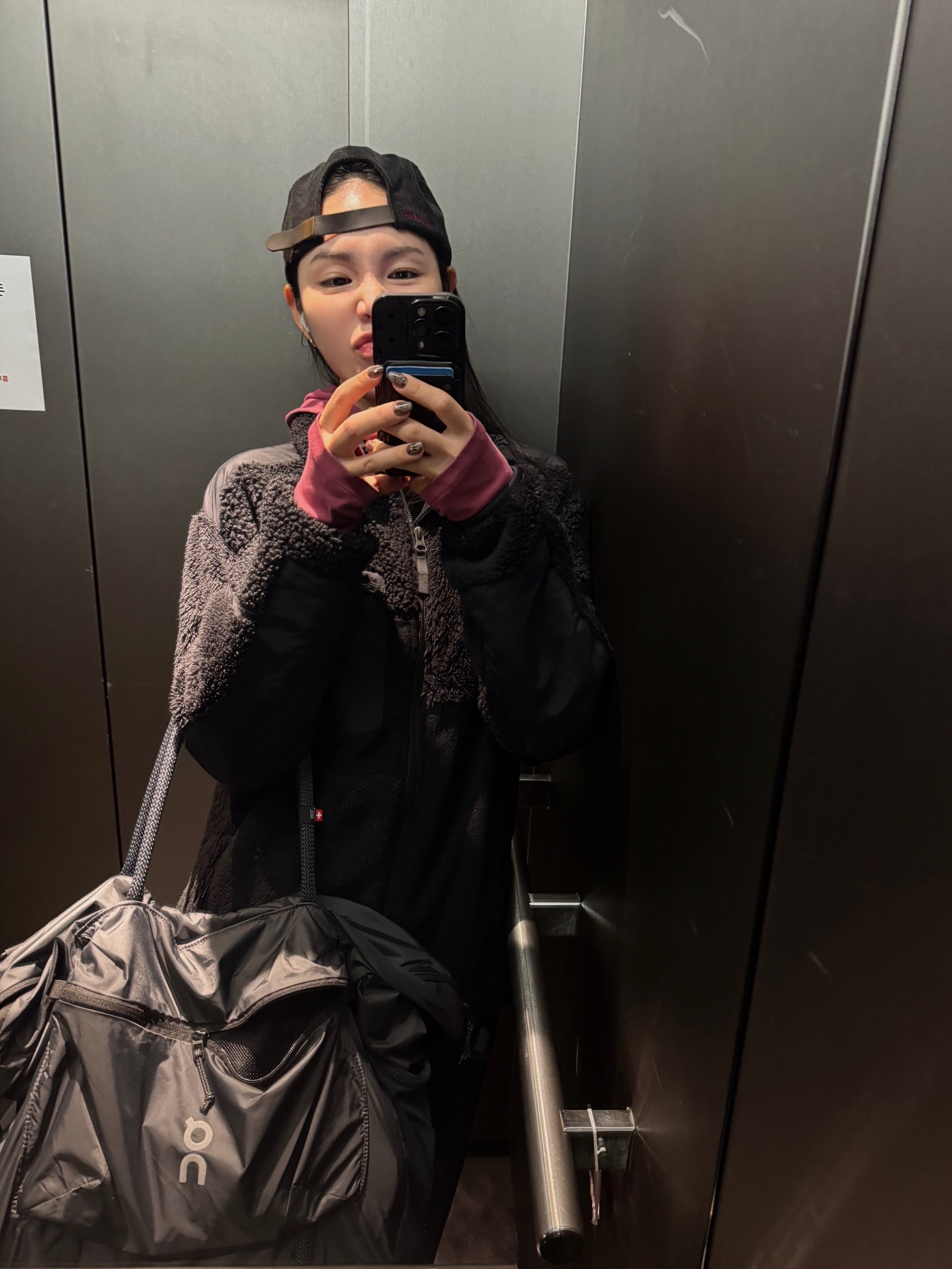 Uniqlo x Engineered Garments Combination Fleece Jacket Black - JP, On Running Track Pack 35L Lite Magnet 착용 스타일