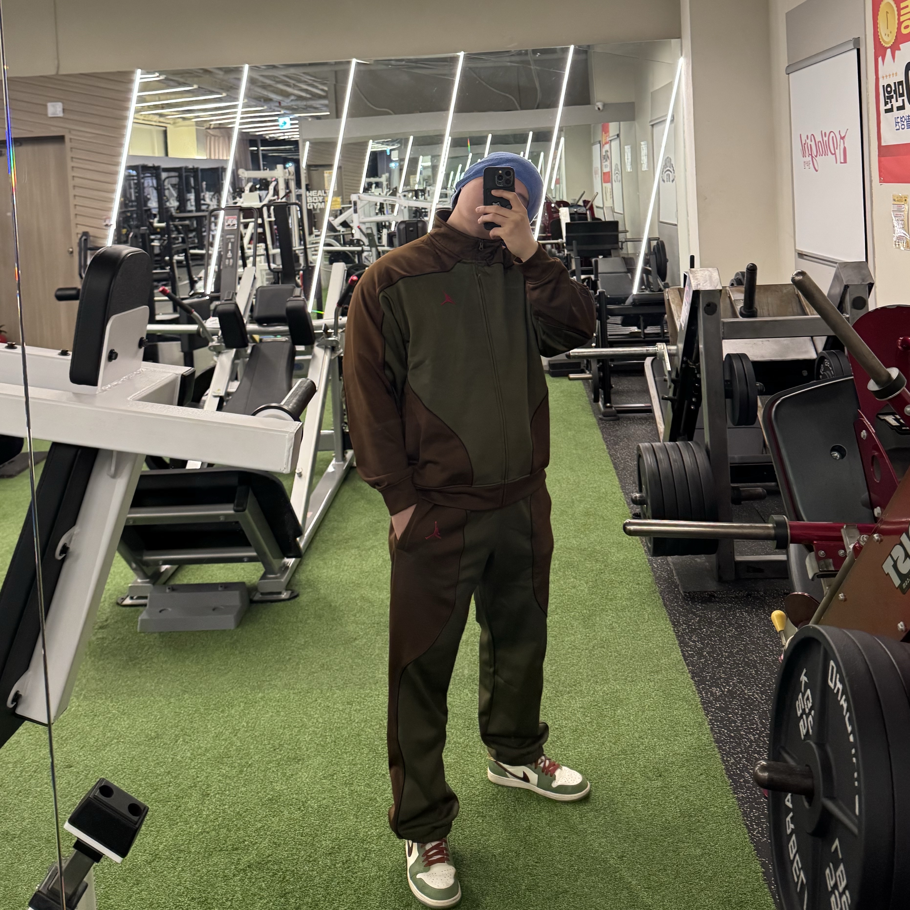 Supreme x Jordan Tricot Track Jacket Olive - 24FW, Supreme x Jordan Tricot Track Pants Olive - 24FW 착용 스타일