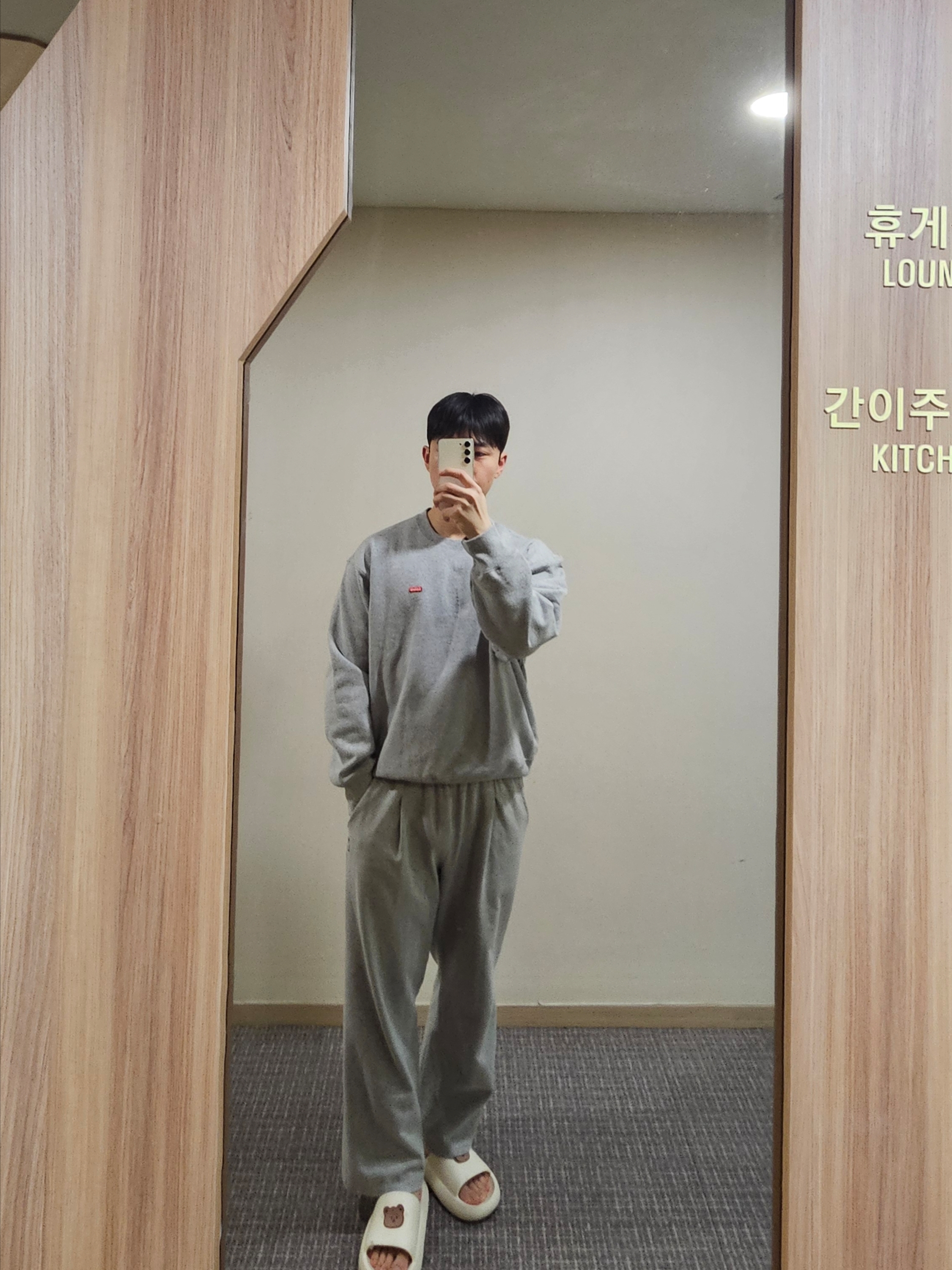 Supreme Small Box Crewneck Heather Grey - 25FW 착용 스타일 - 1
