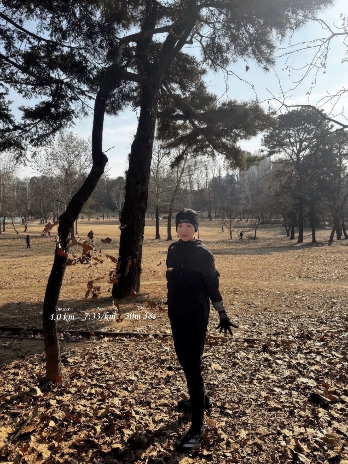 Adidas Adizero EVO SL Core Black Iron Metallic 착용 스타일 - 1