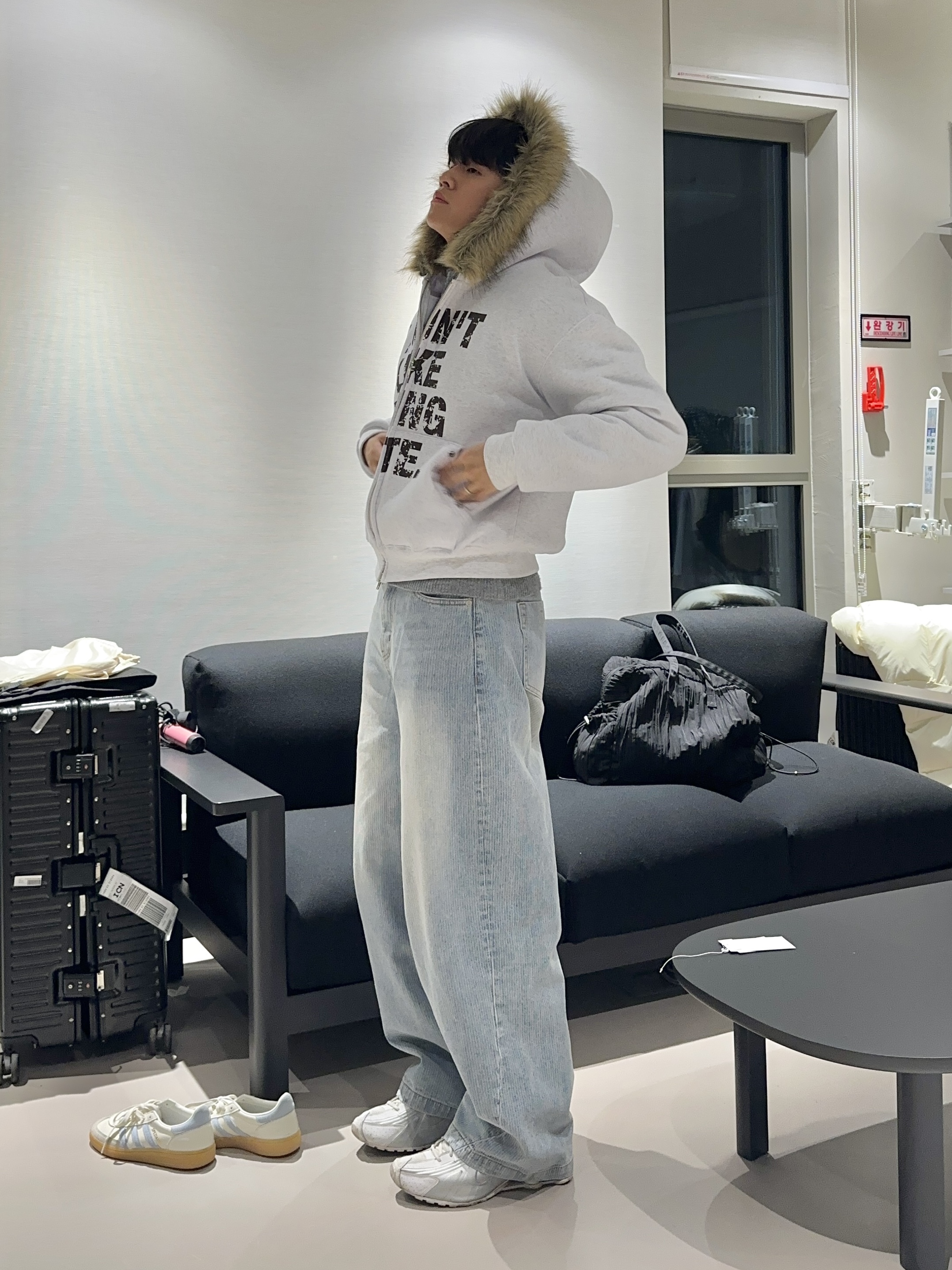 noun Corduroy Denim Pants Light Blue, (W) Nike Shox R4 White Metallic Silver 착용 스타일 - 2