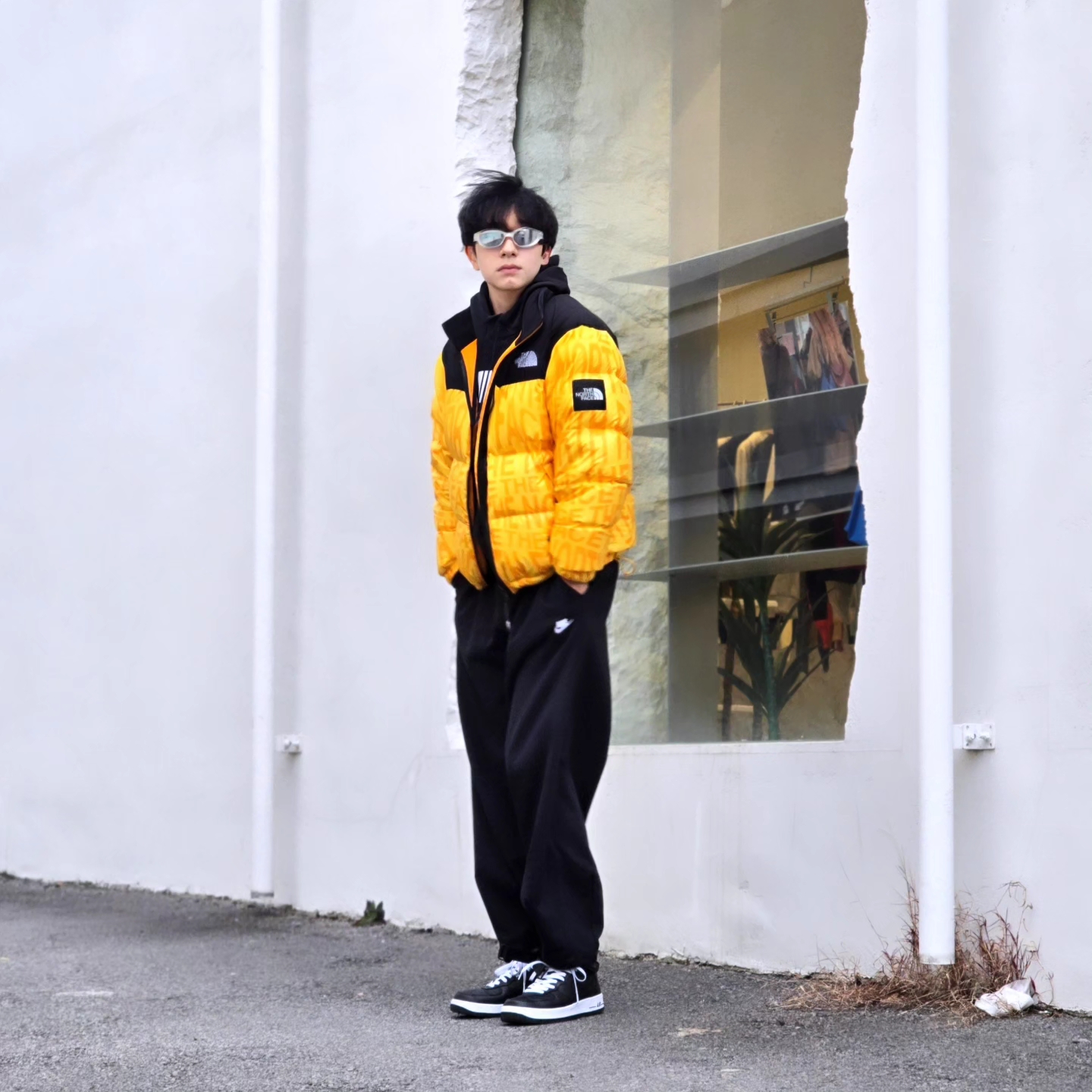 The North Face White Label Novelty Nuptse Down Jacket P Yellow, Nike NSW Club Fleece Graphic Pullover Hoodie black - Asia 착용 스타일 - 1