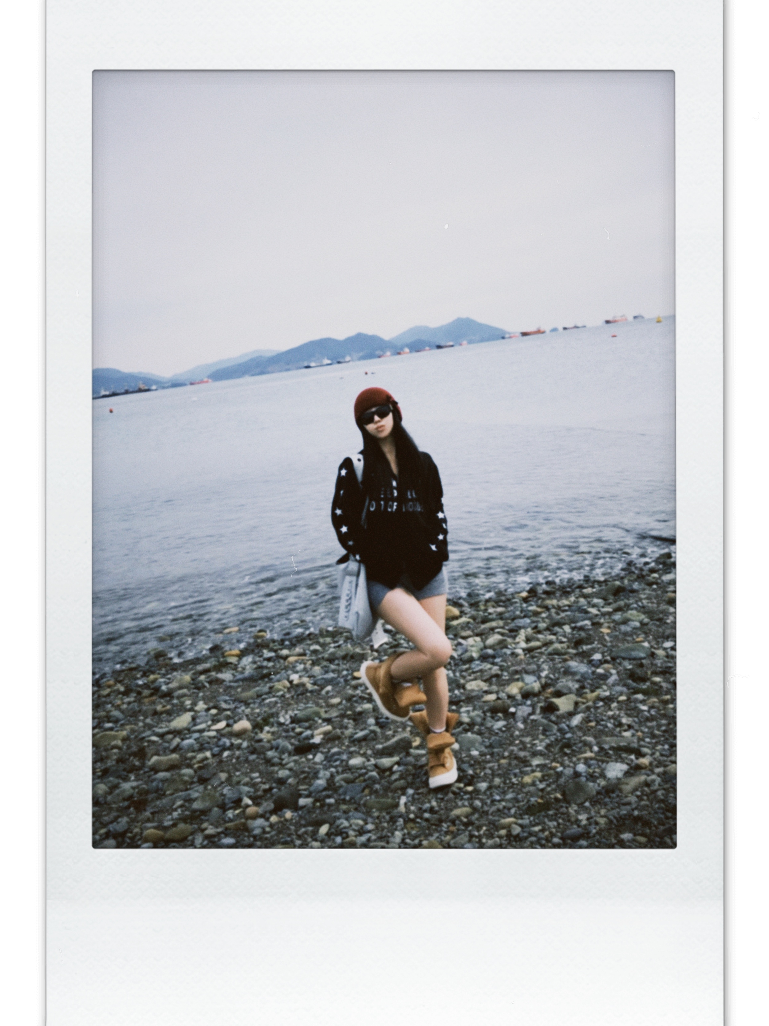 SLOW RECORD HOUSE Typo Star Track Zip-Up_Black 착용 스타일 - 2