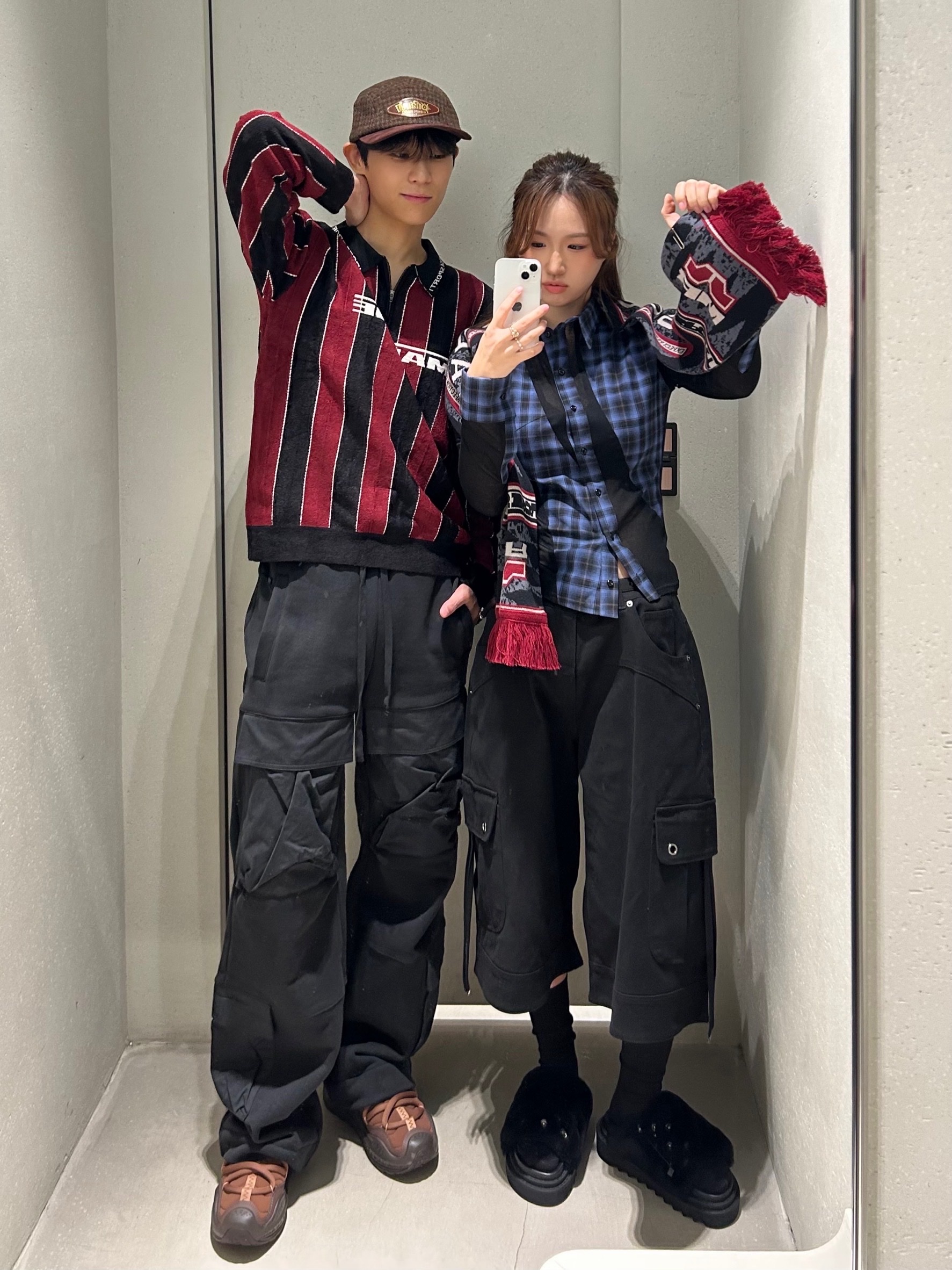 Rave Review Women Megah Tight Fitted Assymetric Button Down Shirt Black Grey - 25FW 착용 스타일 - 3