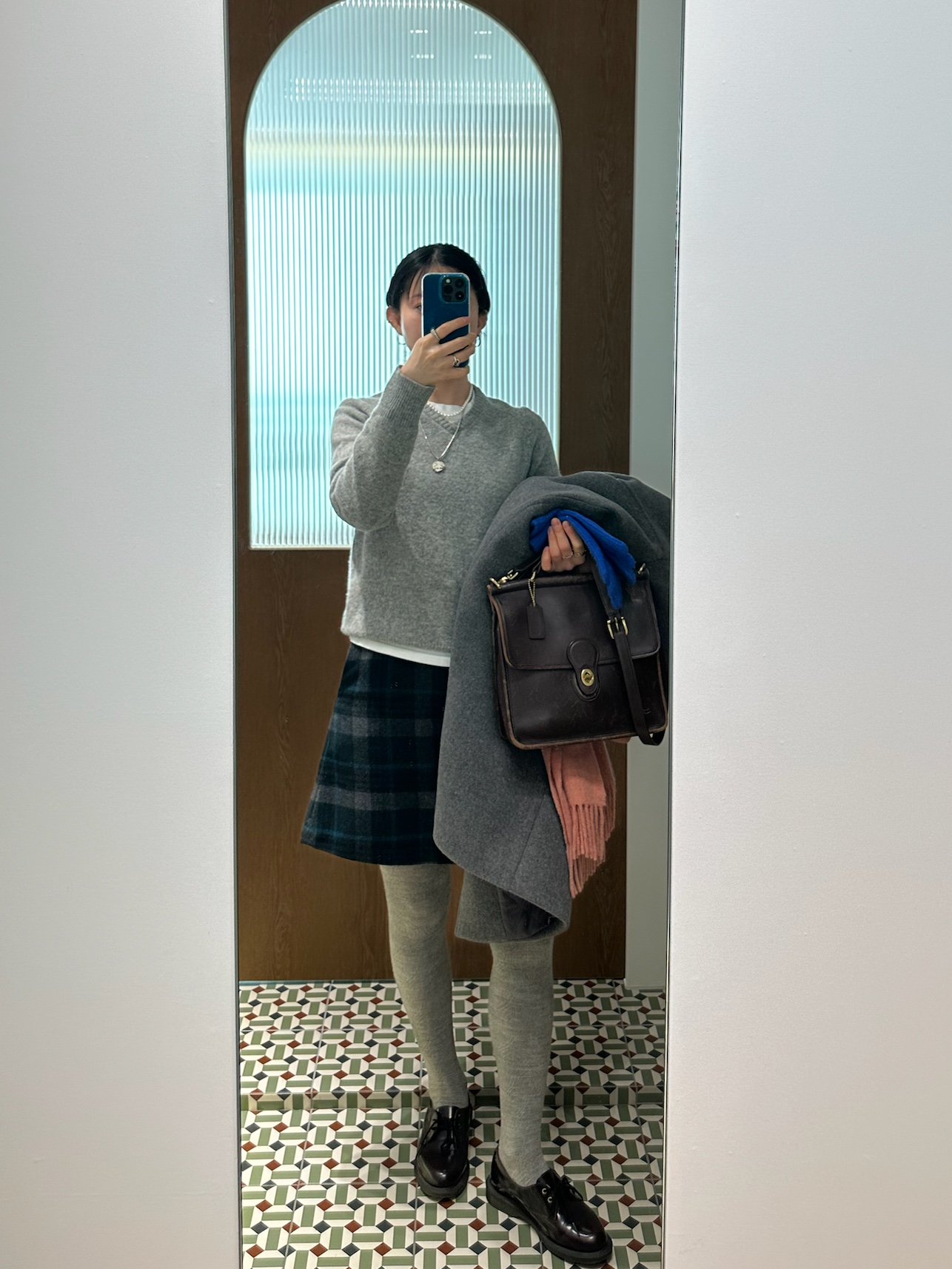 Acne Studios Narrow Wool Fringe Muffler Rose Melange, Dr. Martens 1461 Arcadia Leather Shoes Cherry Red Arcadia 착용 스타일 - 8