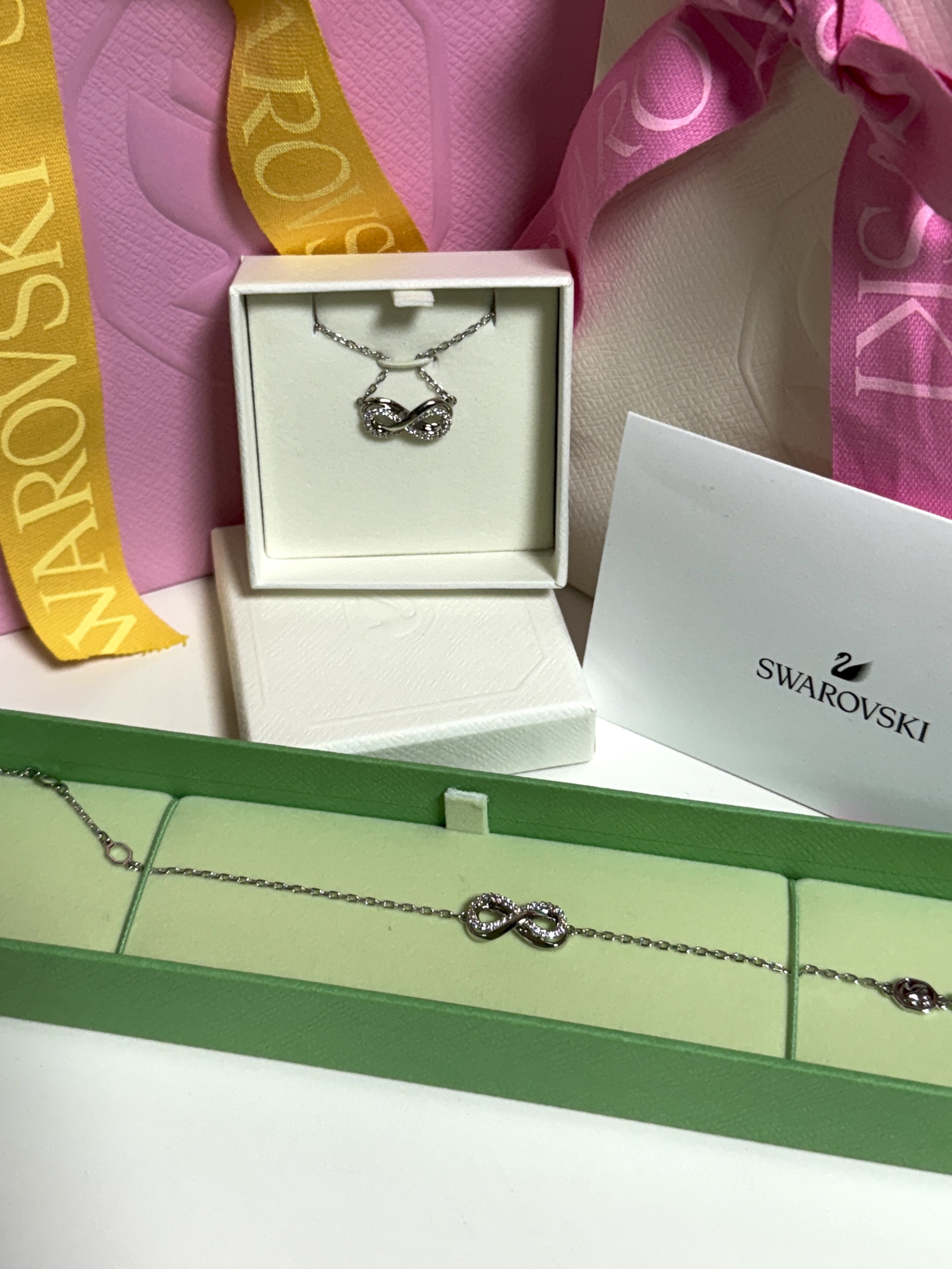 (W) Swarovski Hyperbola Pendant Pave Infinity White Rhodium Plated, (W) Swarovski Dazzling Swan Necklace Pink Rose Gold Plated 착용 스타일 - 5