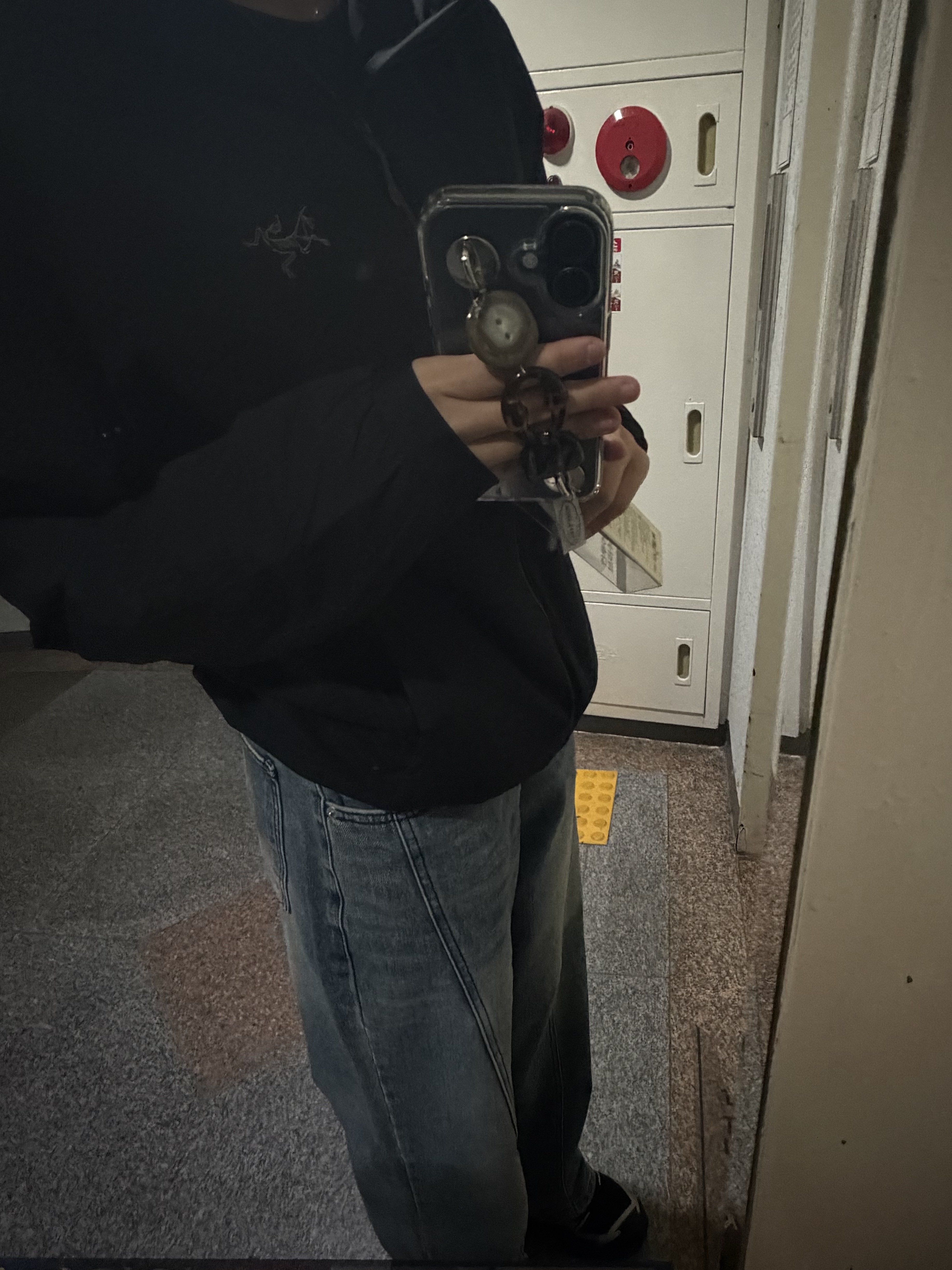 Arc'teryx Atom Hoody Black, New Era 9Forty New York Yankees Essential Cap Navy Blue 착용 스타일 - 2