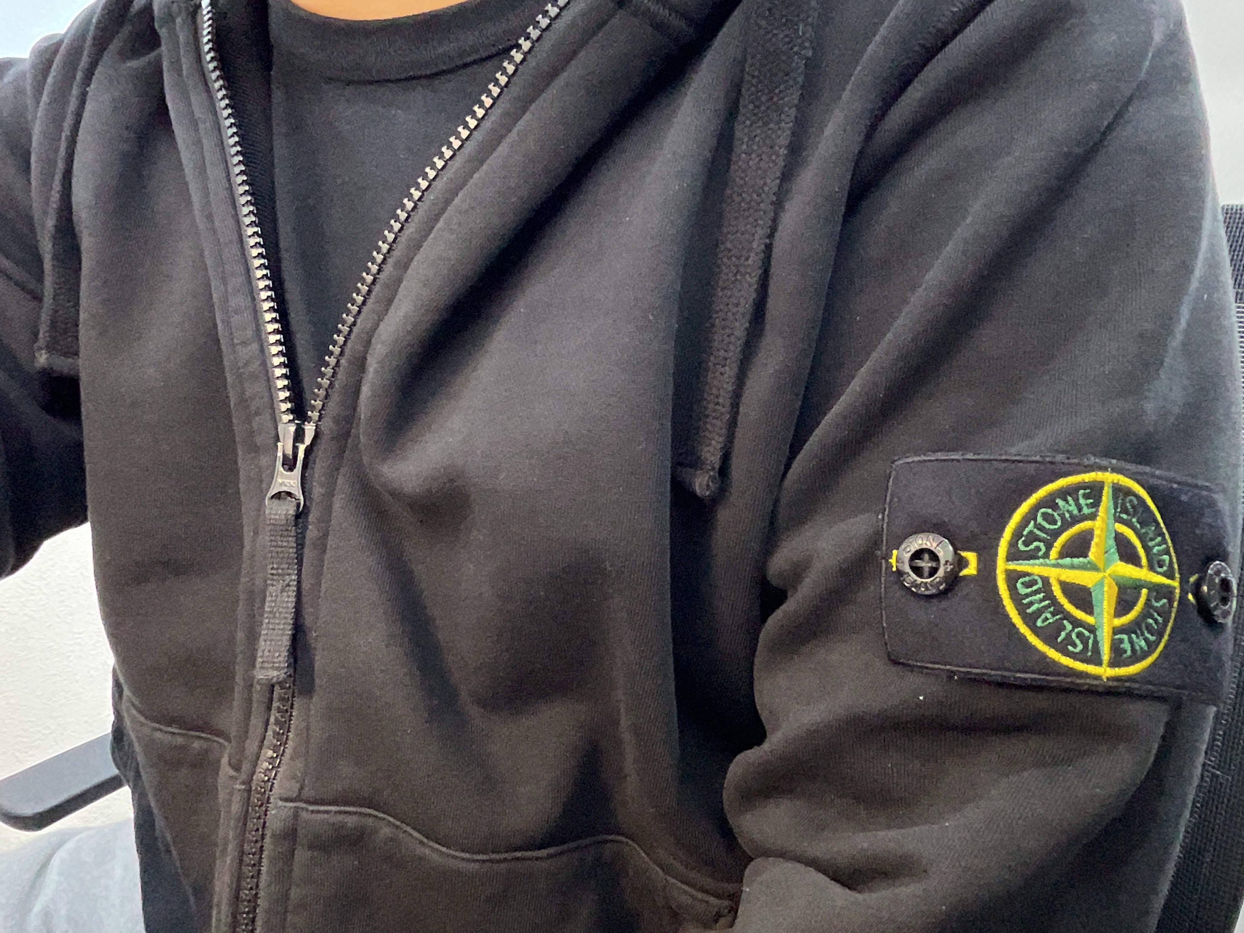 Stone Island 6100061 Organic Cotton Fleece Regular Fit Hooded Zip Up Sweatshirt with Pockets  - 25FW 착용 스타일