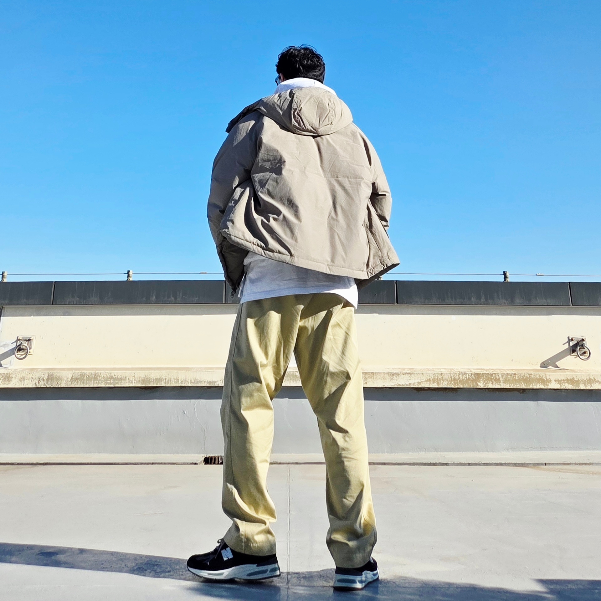 New Balance 991v2 Made in UK Black, Nanamica Wide Chino Pants Khaki 착용 스타일 - 4