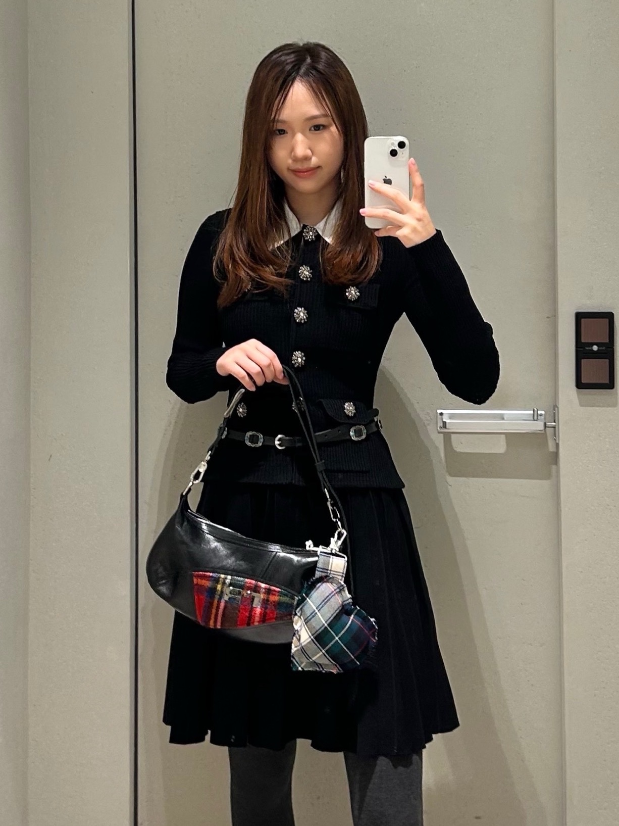 Rave Review Women Roise Patchwork Shoulder Bag With Adjustable Belt Strap Black Red Tarten - 25FW 착용 스타일 - 3
