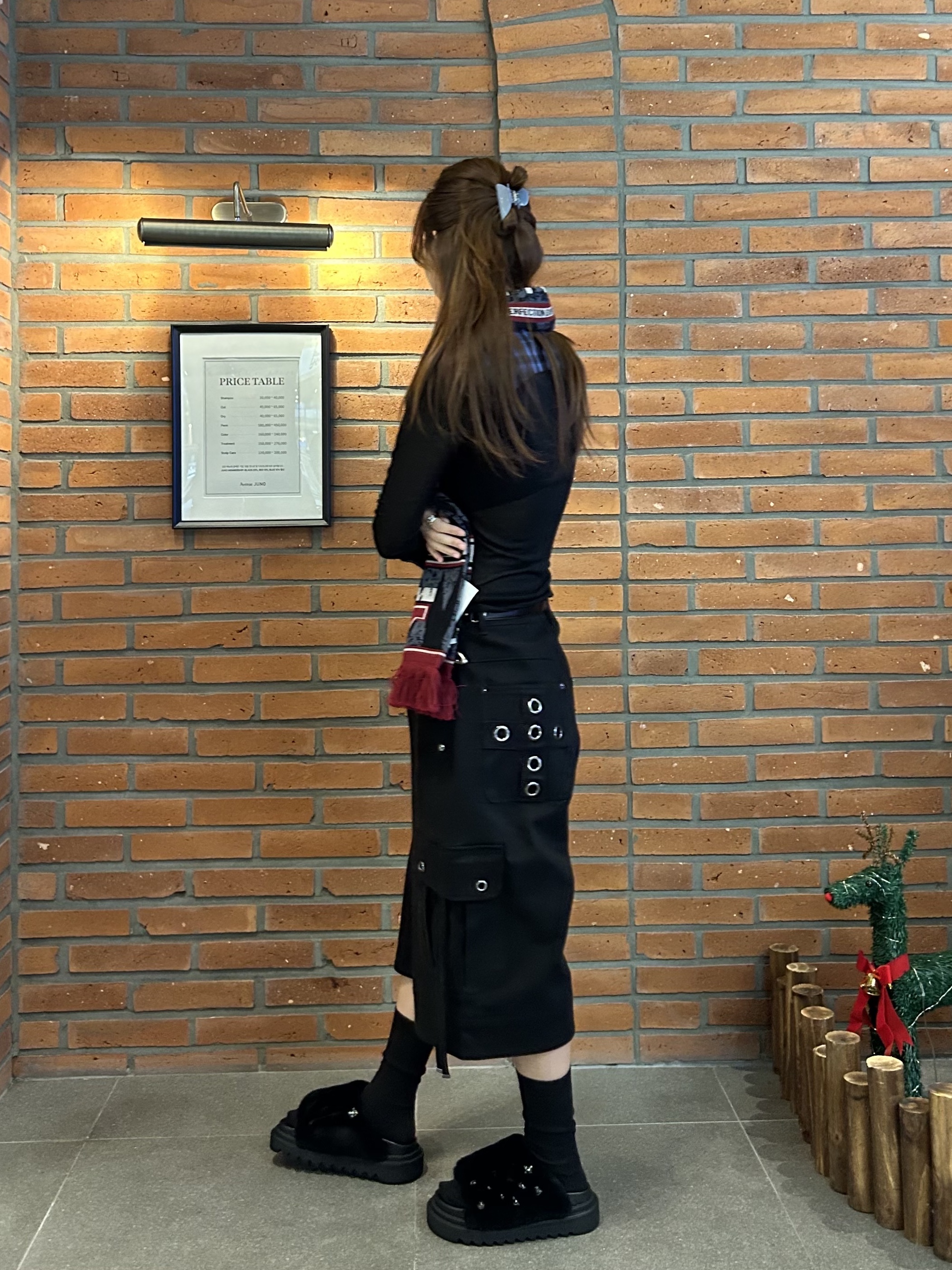 Toga Pulla AJ1433 Fur Black - 25FW 착용 스타일 - 4