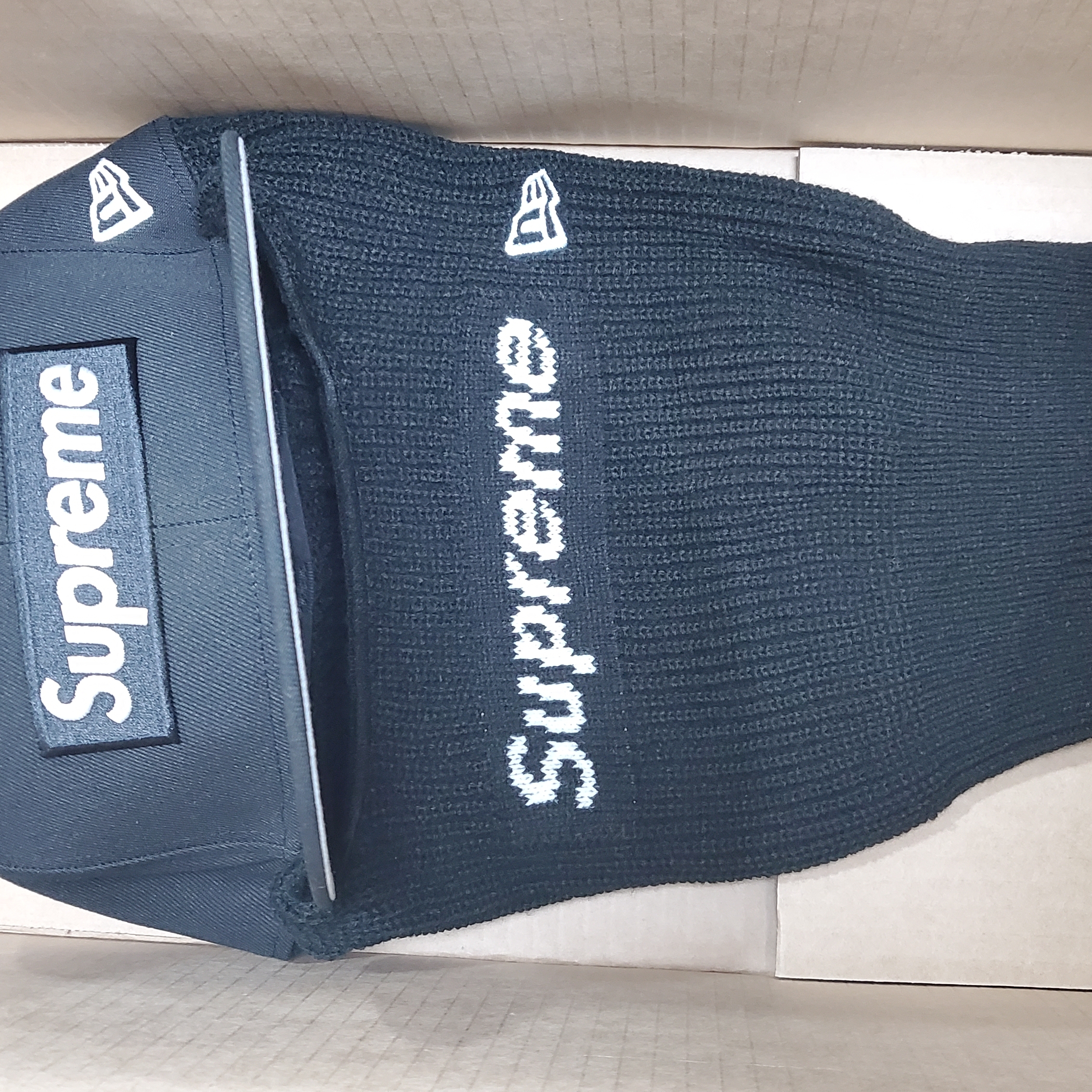 Supreme x New Era Box Logo Balaclava Black - 25FW 착용 스타일