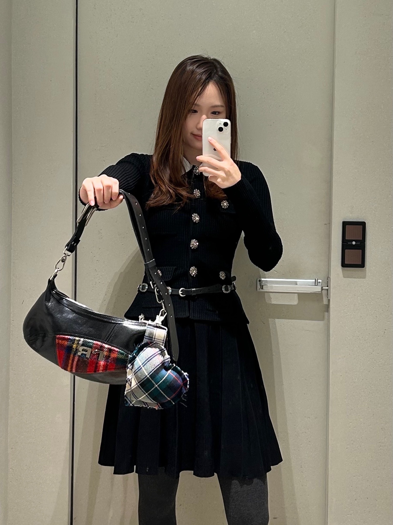 Rave Review Women Roise Patchwork Shoulder Bag With Adjustable Belt Strap Black Red Tarten - 25FW 착용 스타일 - 2