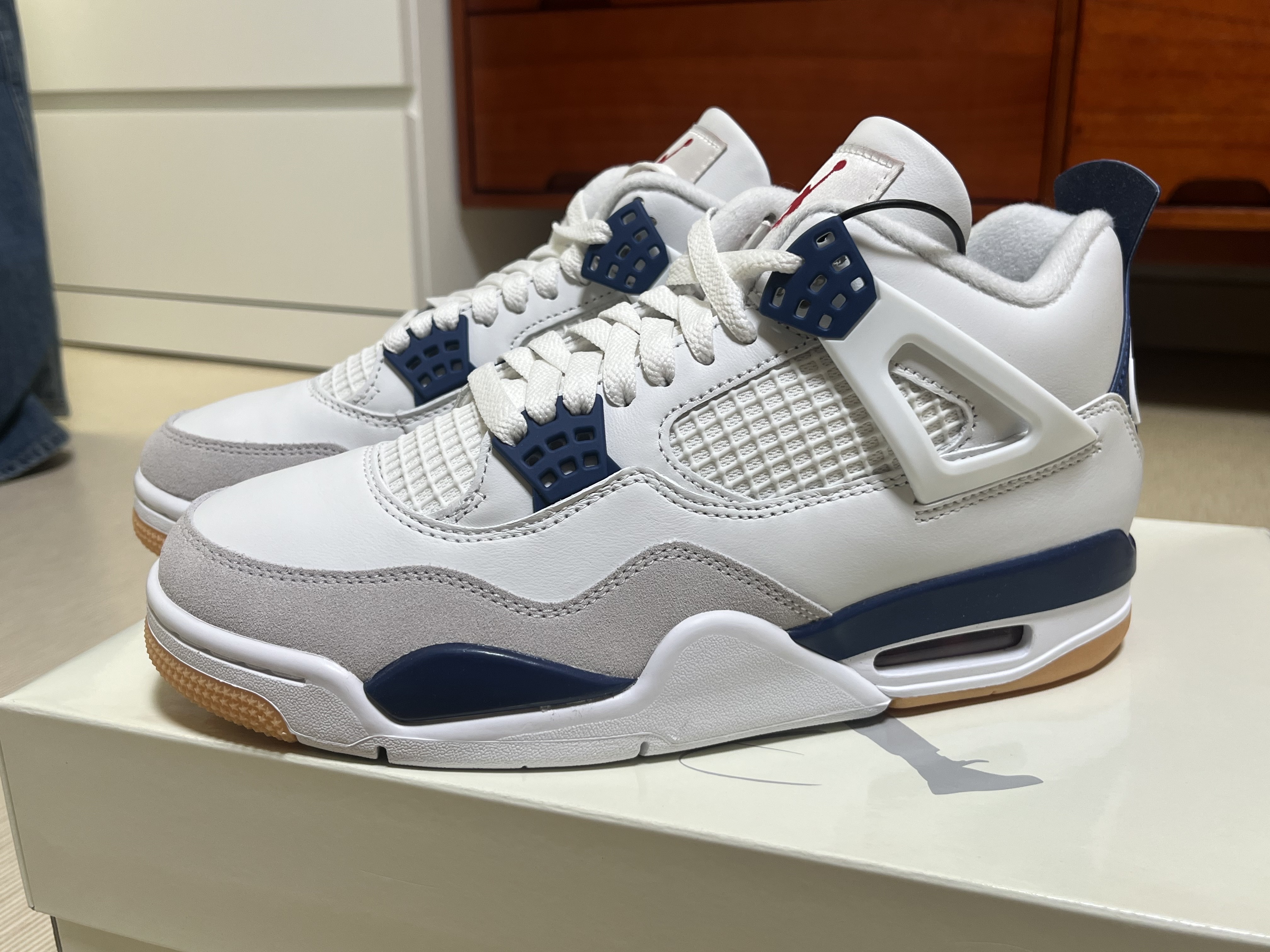 Jordan 4 x Nike SB Retro SP Navy 착용 스타일 - 2