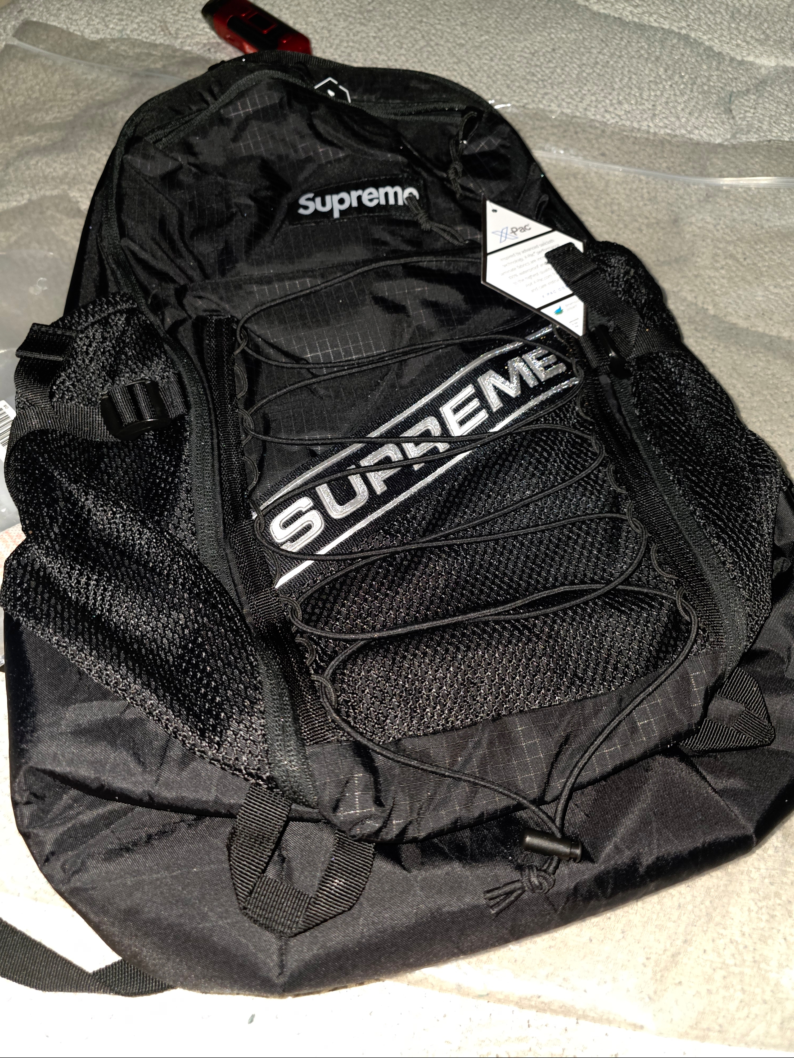 Supreme Backpack Black - 23FW 착용 스타일 - 1