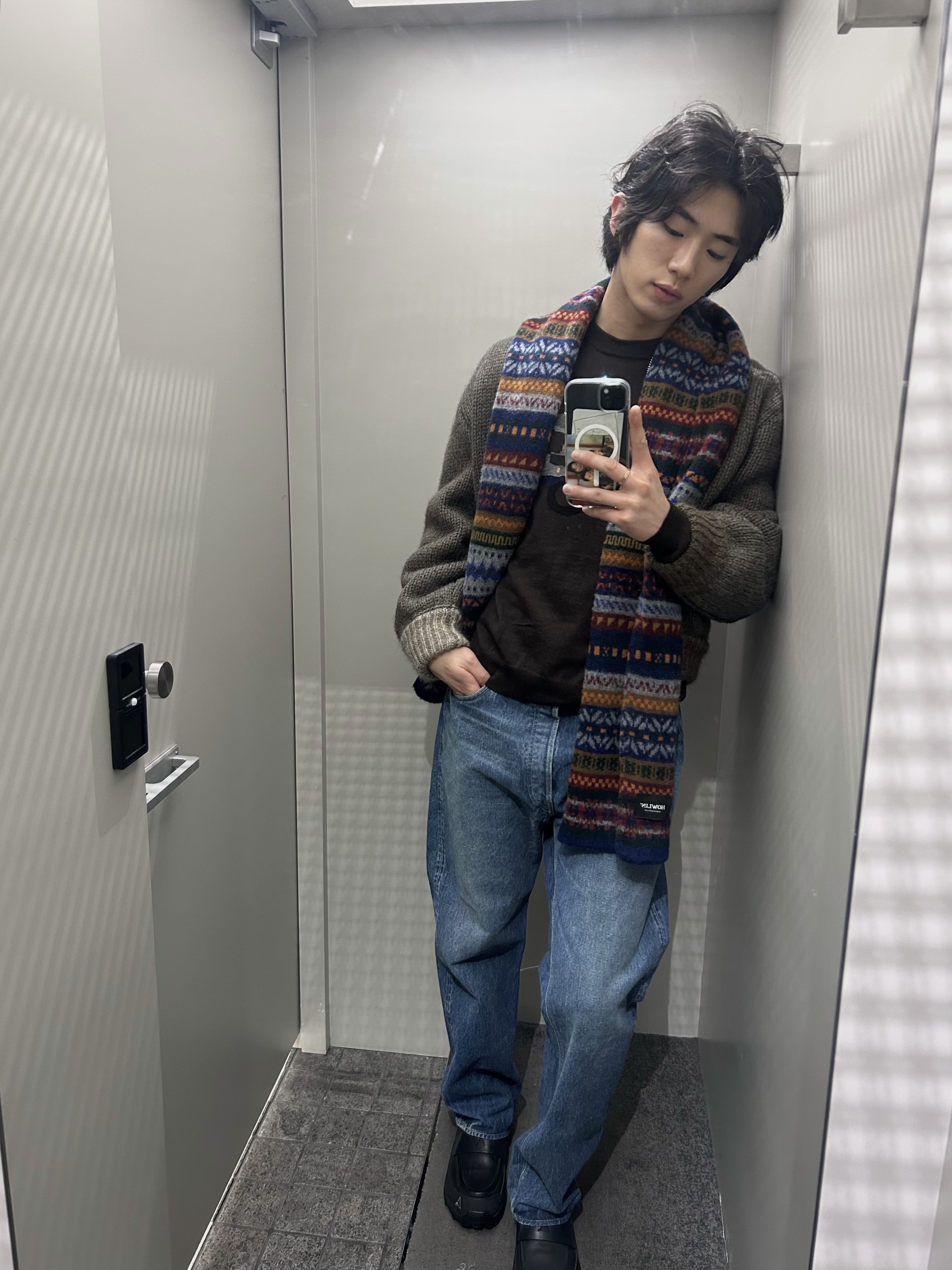 Howlin Future Is Mixed Up Scarf Velvet - 25FW 착용 스타일 - 1