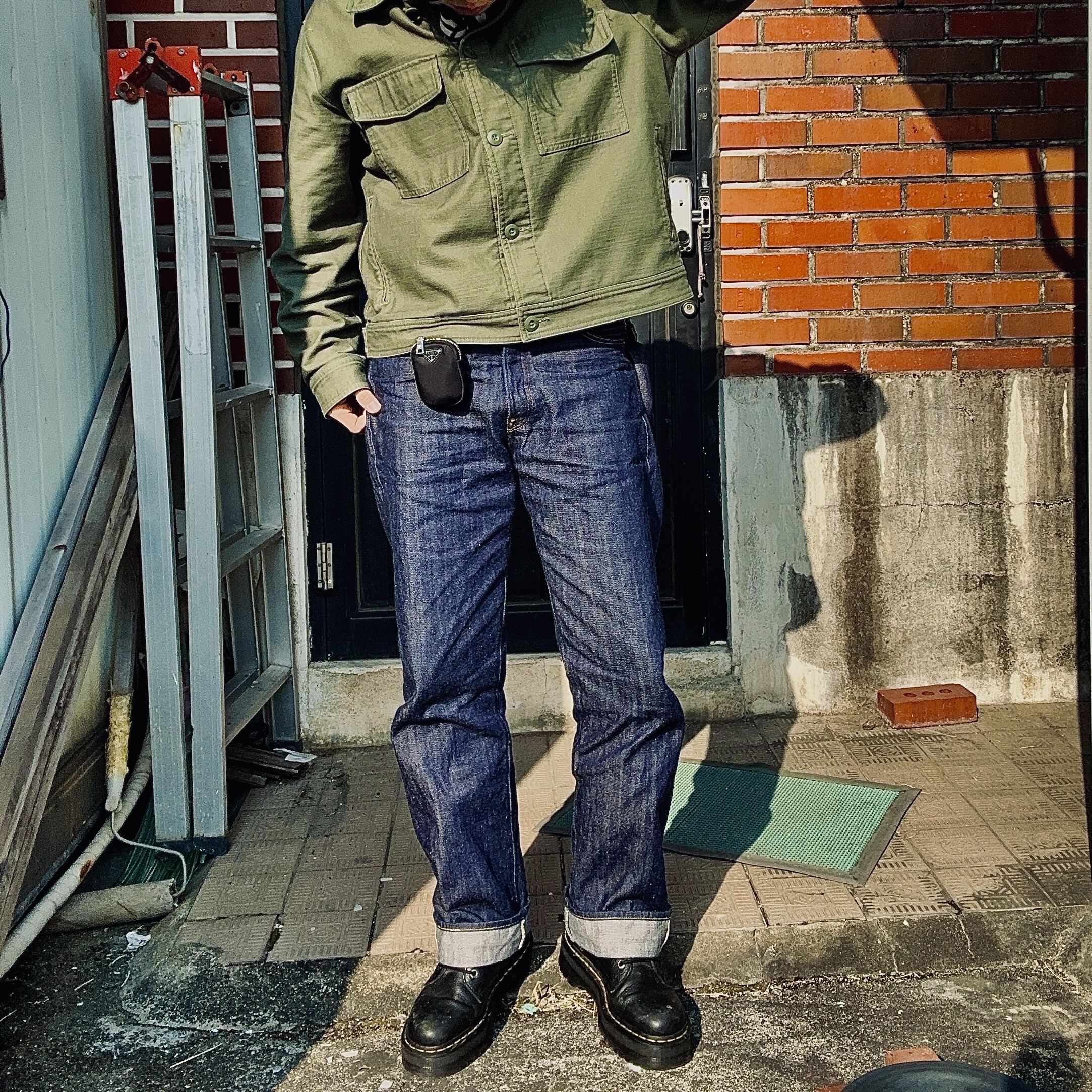 Levi's LVC 1922 501 Jean Rigid 150th Anniversary Limited Edition, Dr. Martens Jadon III Boots Black 착용 스타일 - 2