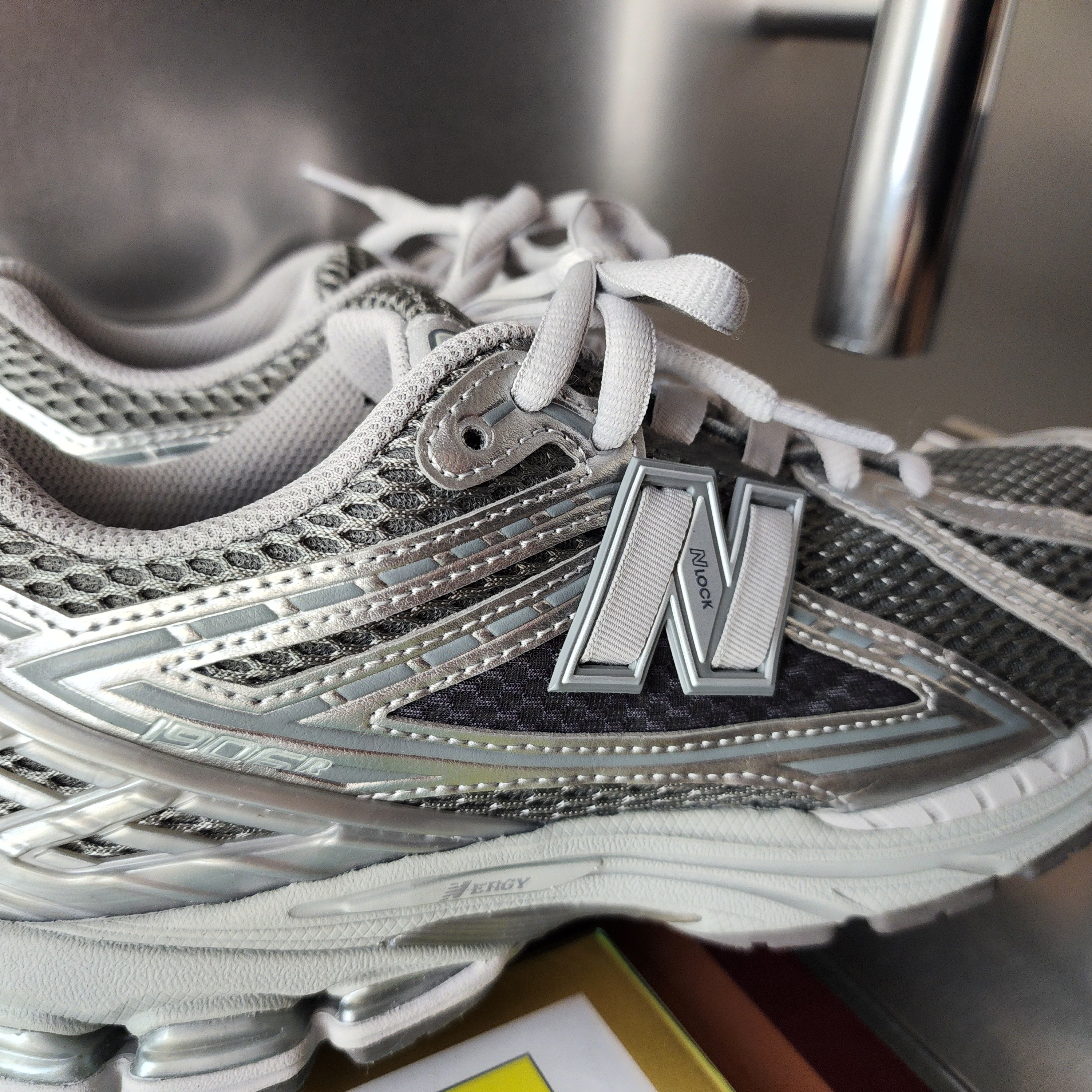 New Balance 1906R Harbor Grey Silver Metalic 착용 스타일