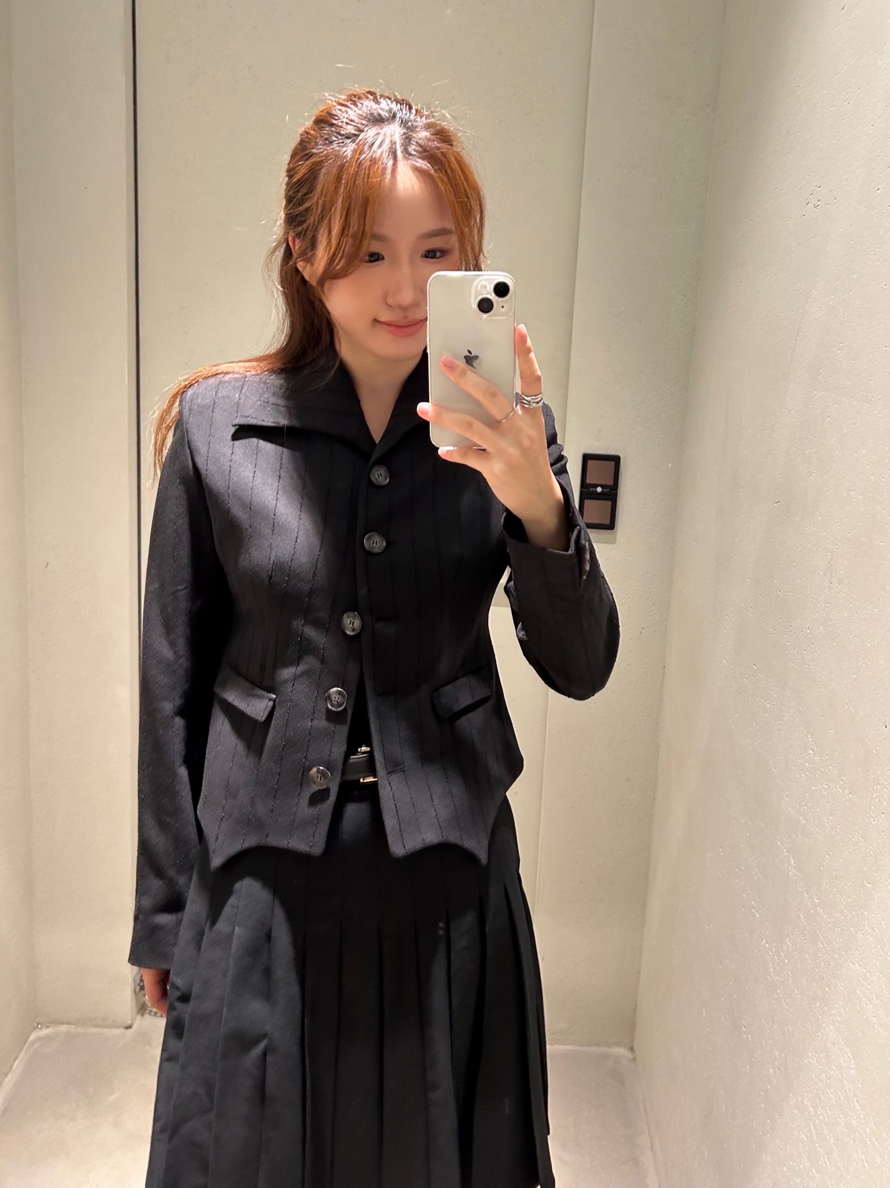 Avavav Women Blazer Pinstripe Black - 25FW 착용 스타일 - 3